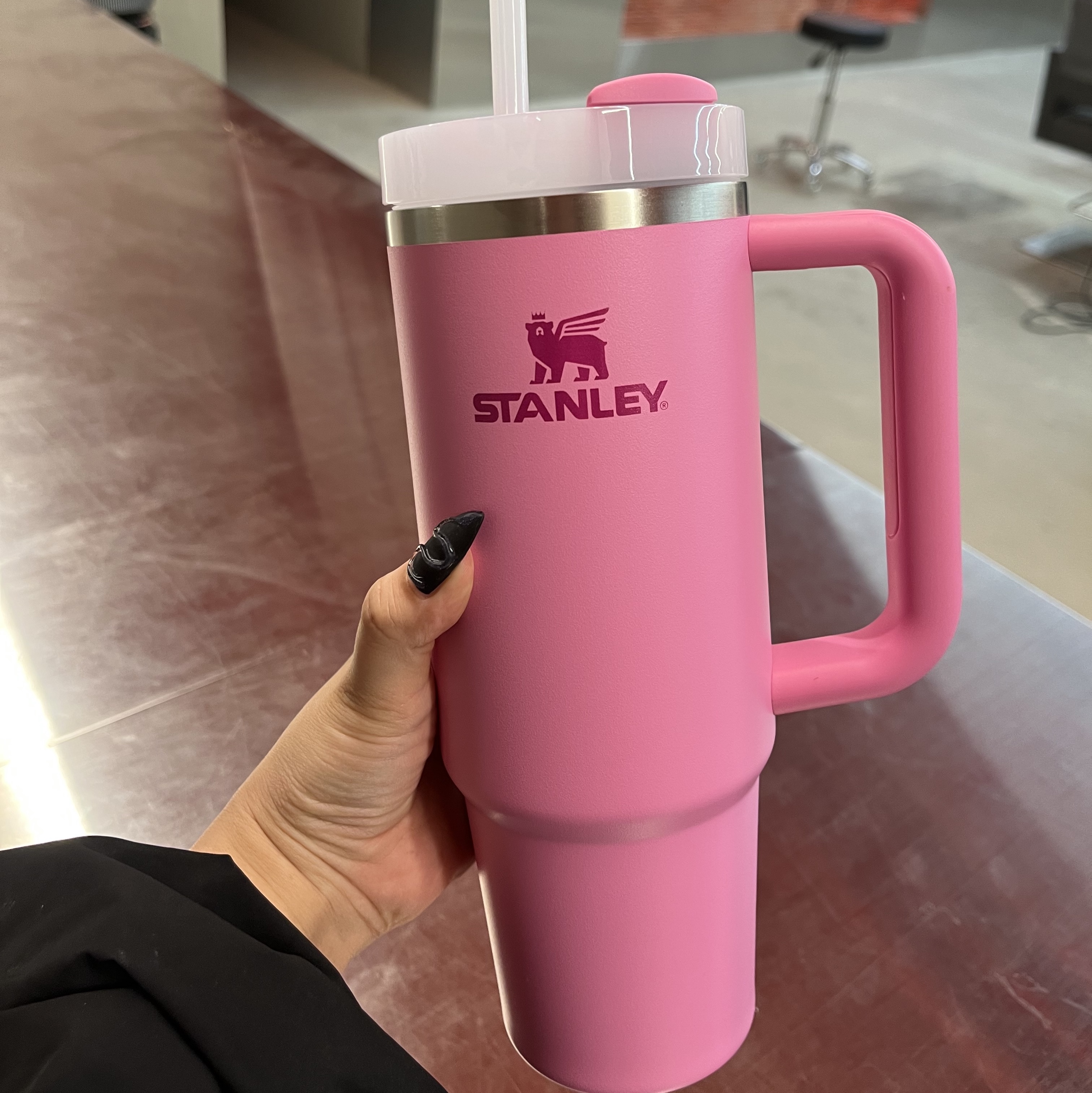 Stanley The Quencher H2.0 Flowstate Tumbler 887ml Peony 착용 스타일