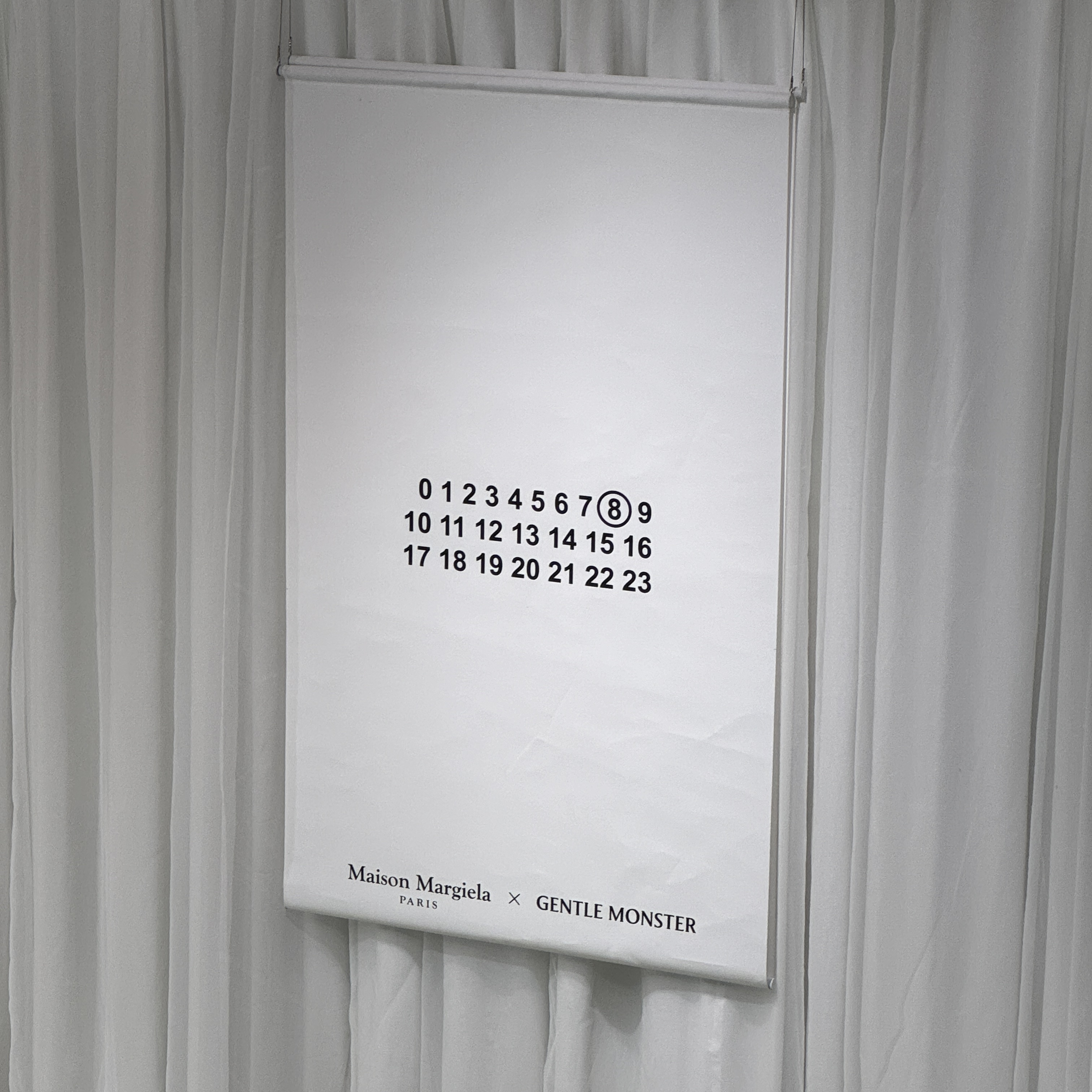 Gentle Monster x Maison Margiela MM105 Black Black, Apple iPhone 15 Pro 128GB White Titanium (Korean Ver.) 착용 스타일 - 5