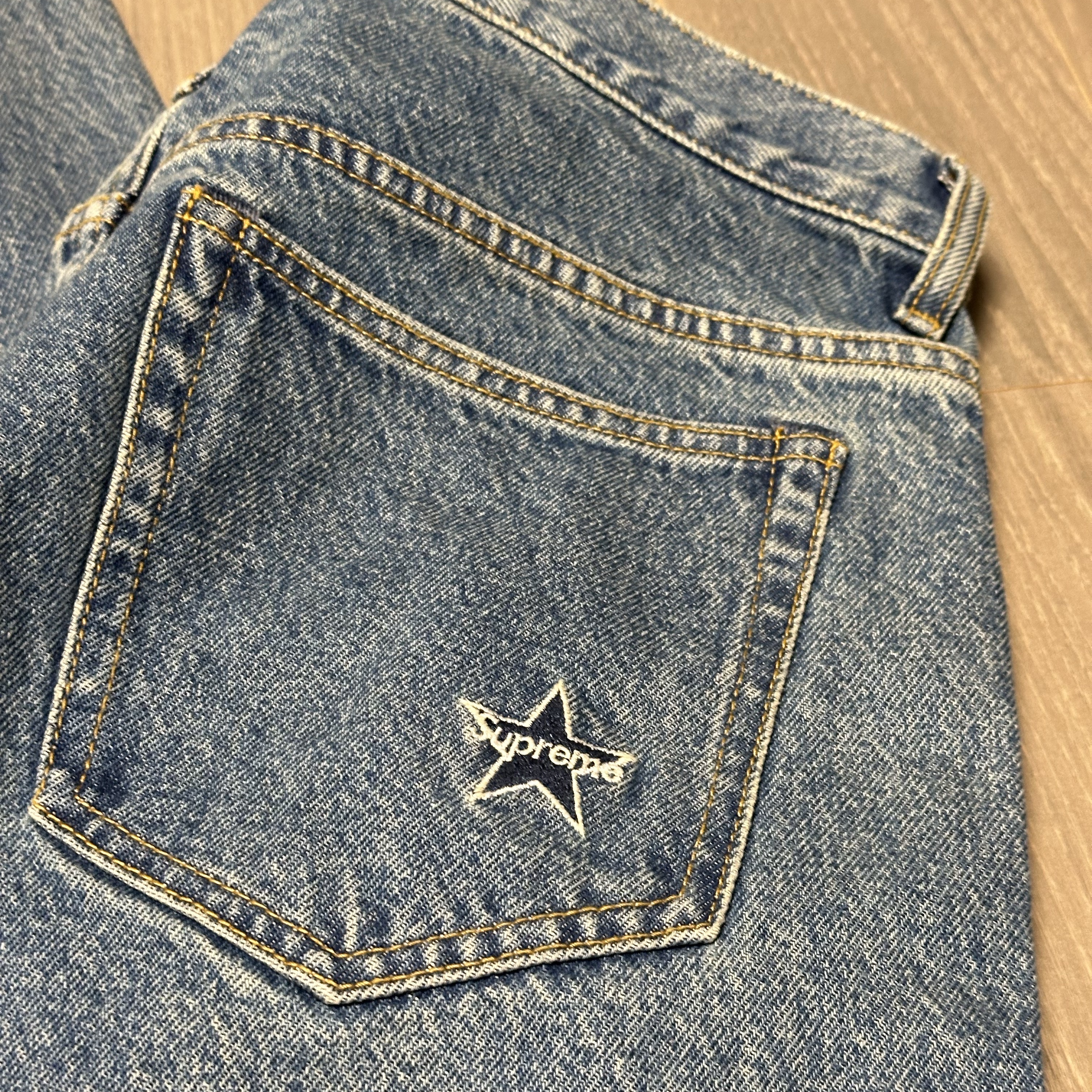 Supreme Regular Jean Indigo - 24SS 착용 스타일 - 1