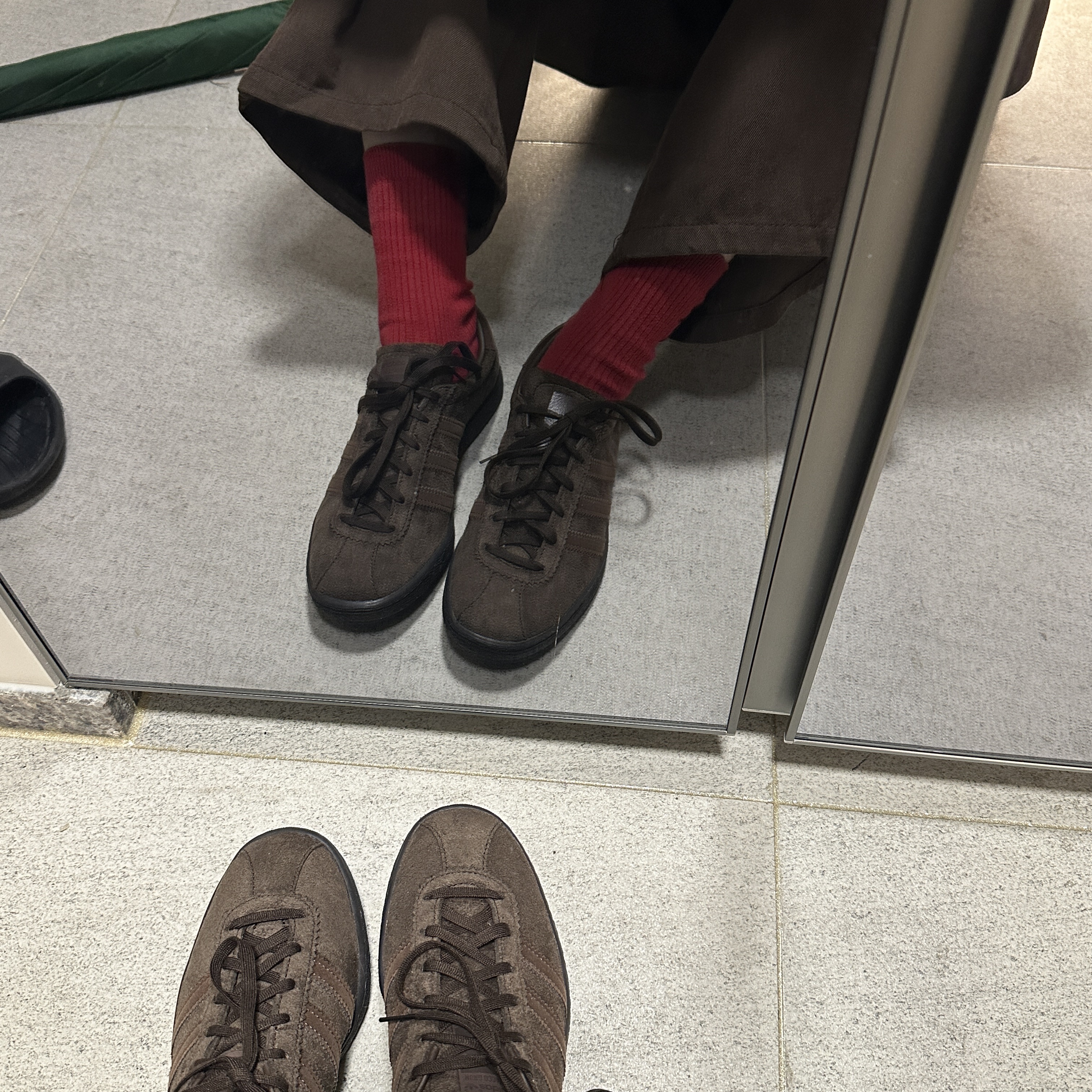 Adidas Tobacco Gruen Dark Brown 착용 스타일 - 2