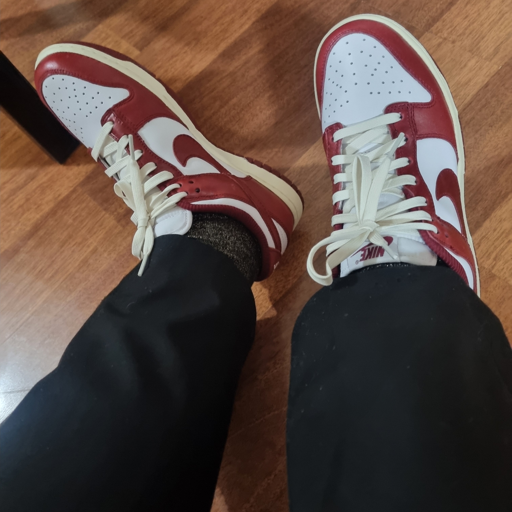 (W) Nike Dunk Low Retro PRM Team Red and White 착용 스타일 - 2