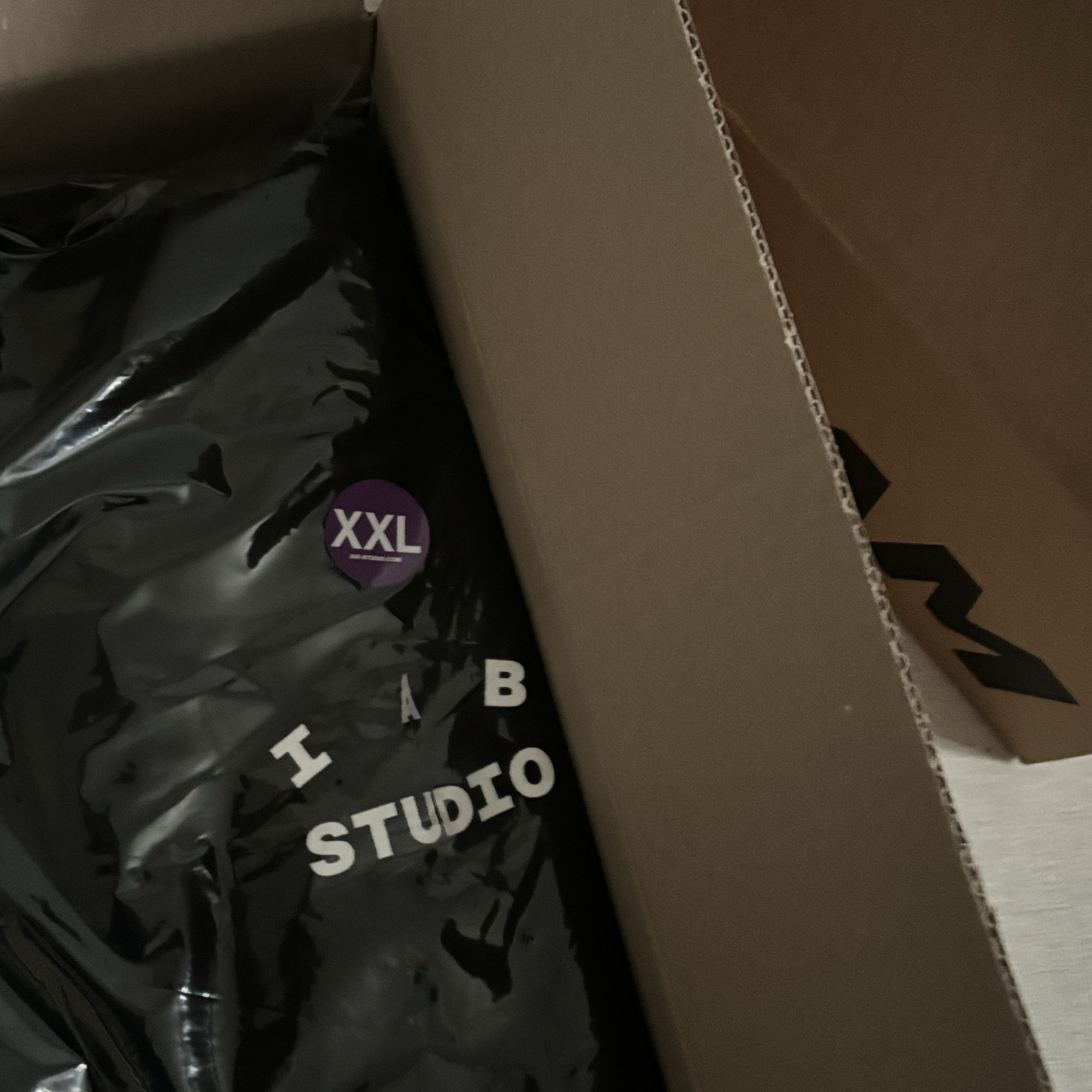 IAB Studio Hoodie Black 착용 스타일