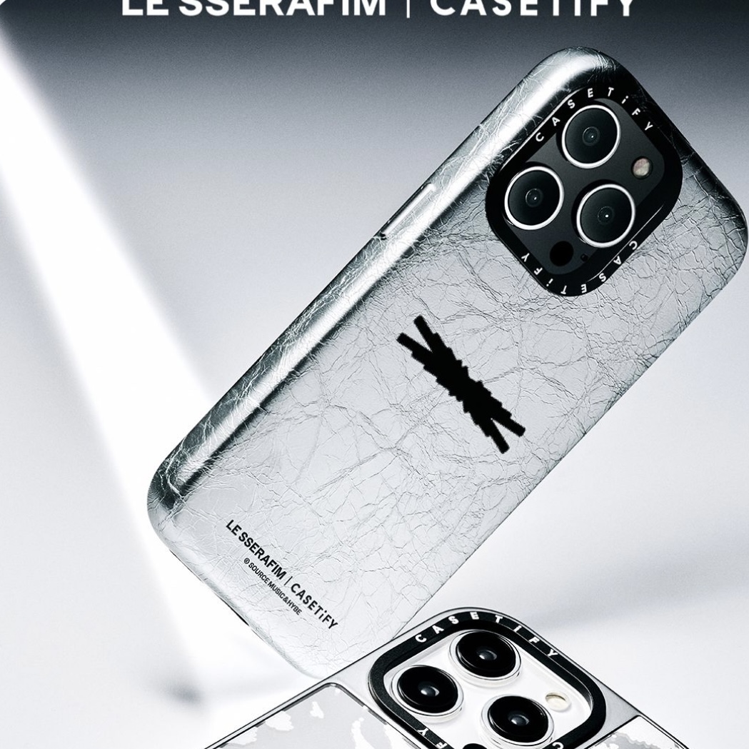 Casetify x LE SSERAFIM iPhone EASY Signature Impact Case Clear Black 착용 스타일 - 3