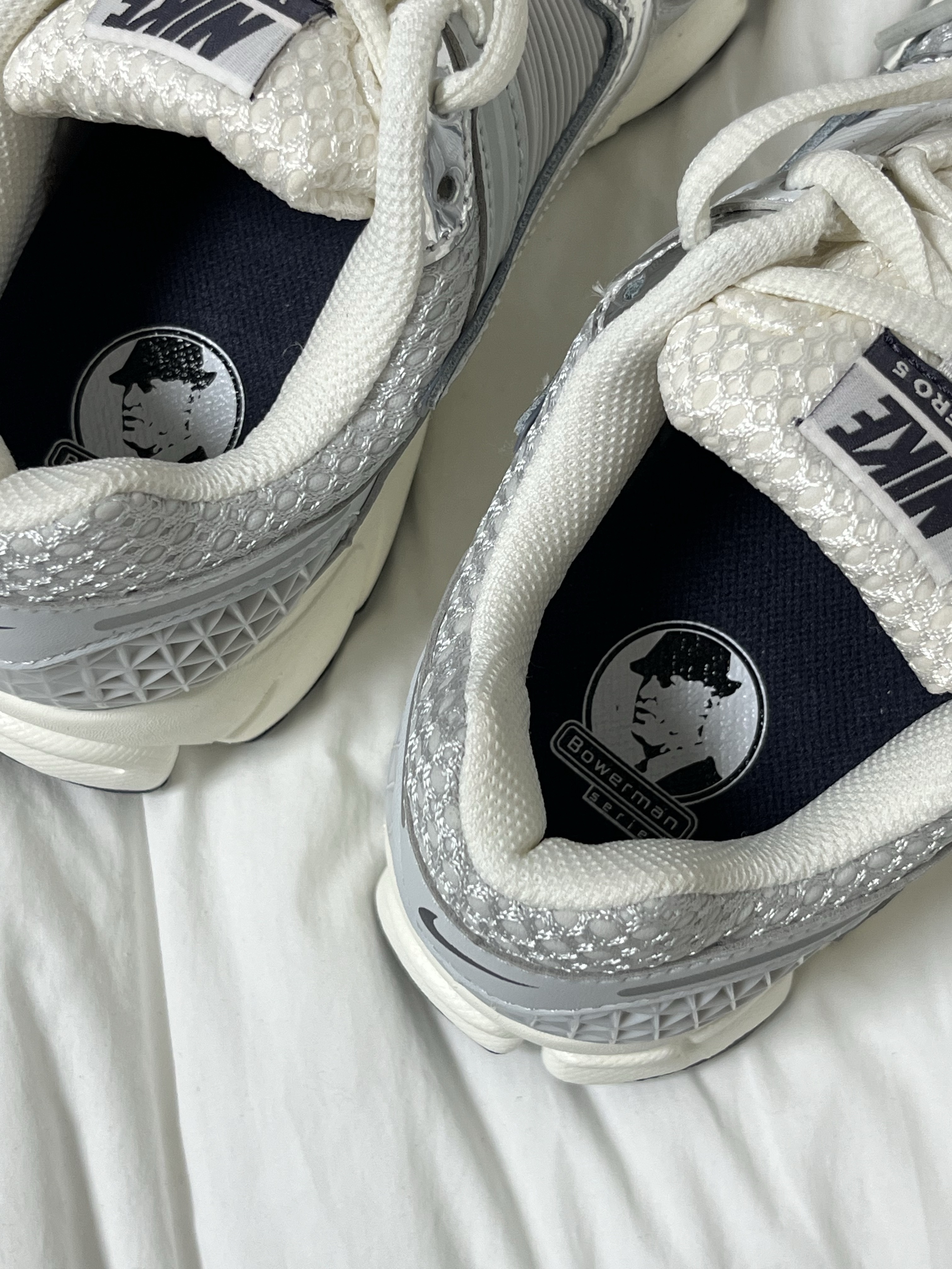(W) Nike Zoom Vomero 5 Photon Dust and Metallic Silver 착용 스타일 - 5