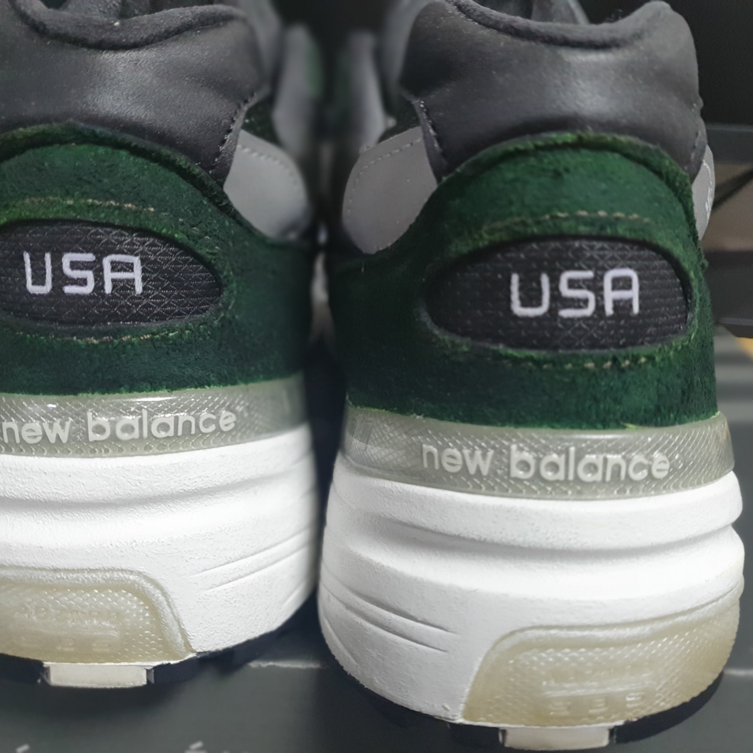 New Balance x JJJJound 992 Made in USA Mossy Green, New Balance 992 Made in USA White Silver 착용 스타일 - 3