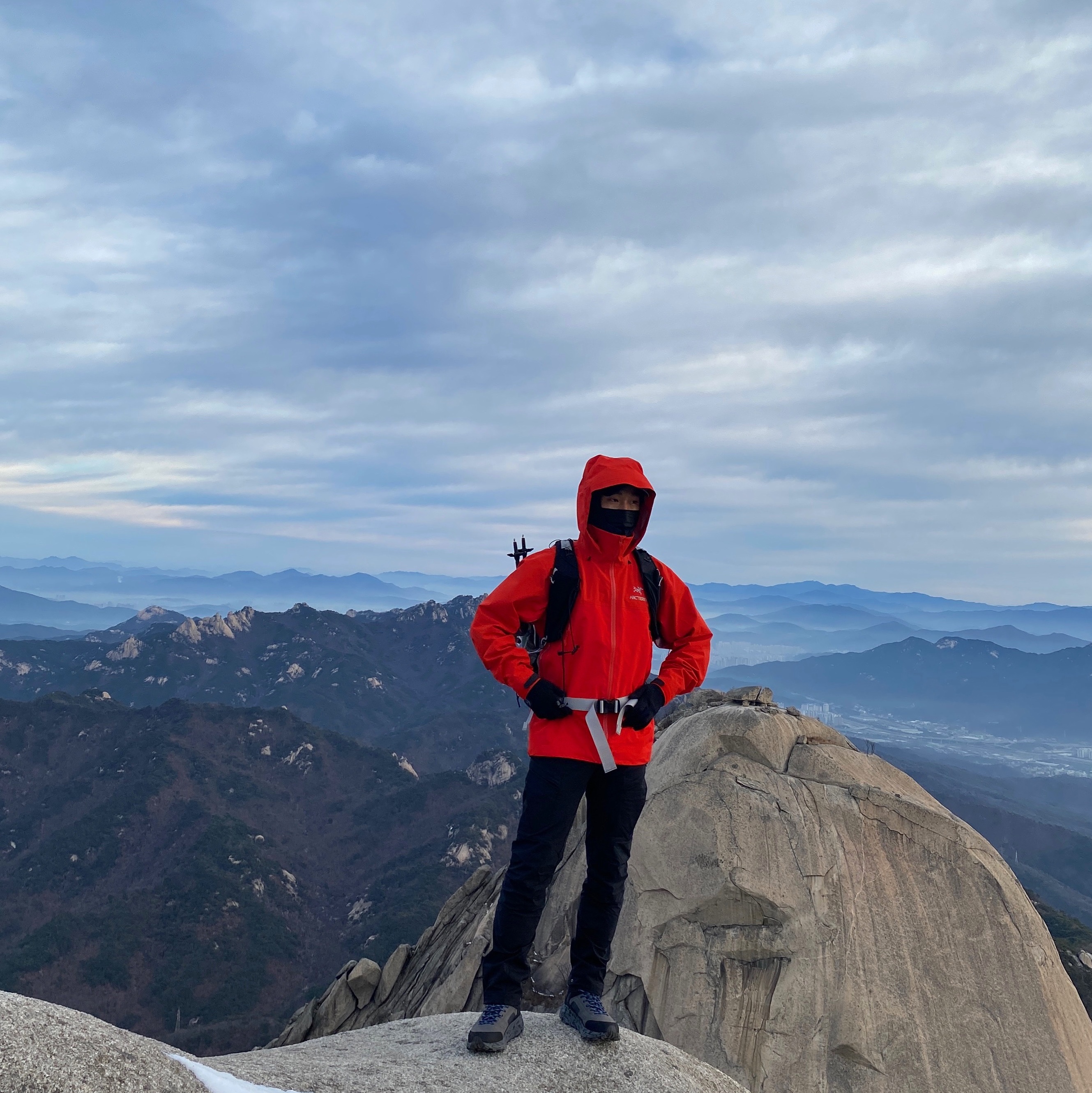 Arc'teryx Beta LT Jacket Vitality, Nike ACG Trail Cap Black 착용 스타일 - 2