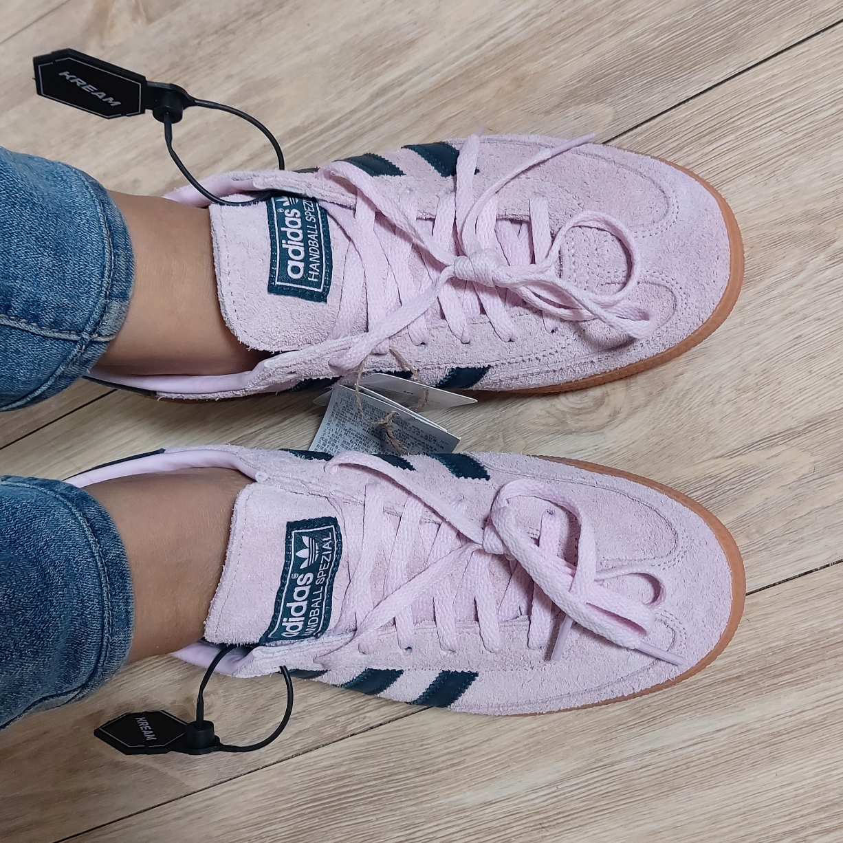 (W) Adidas Spezial Handball Clear Pink 착용 스타일 - 1