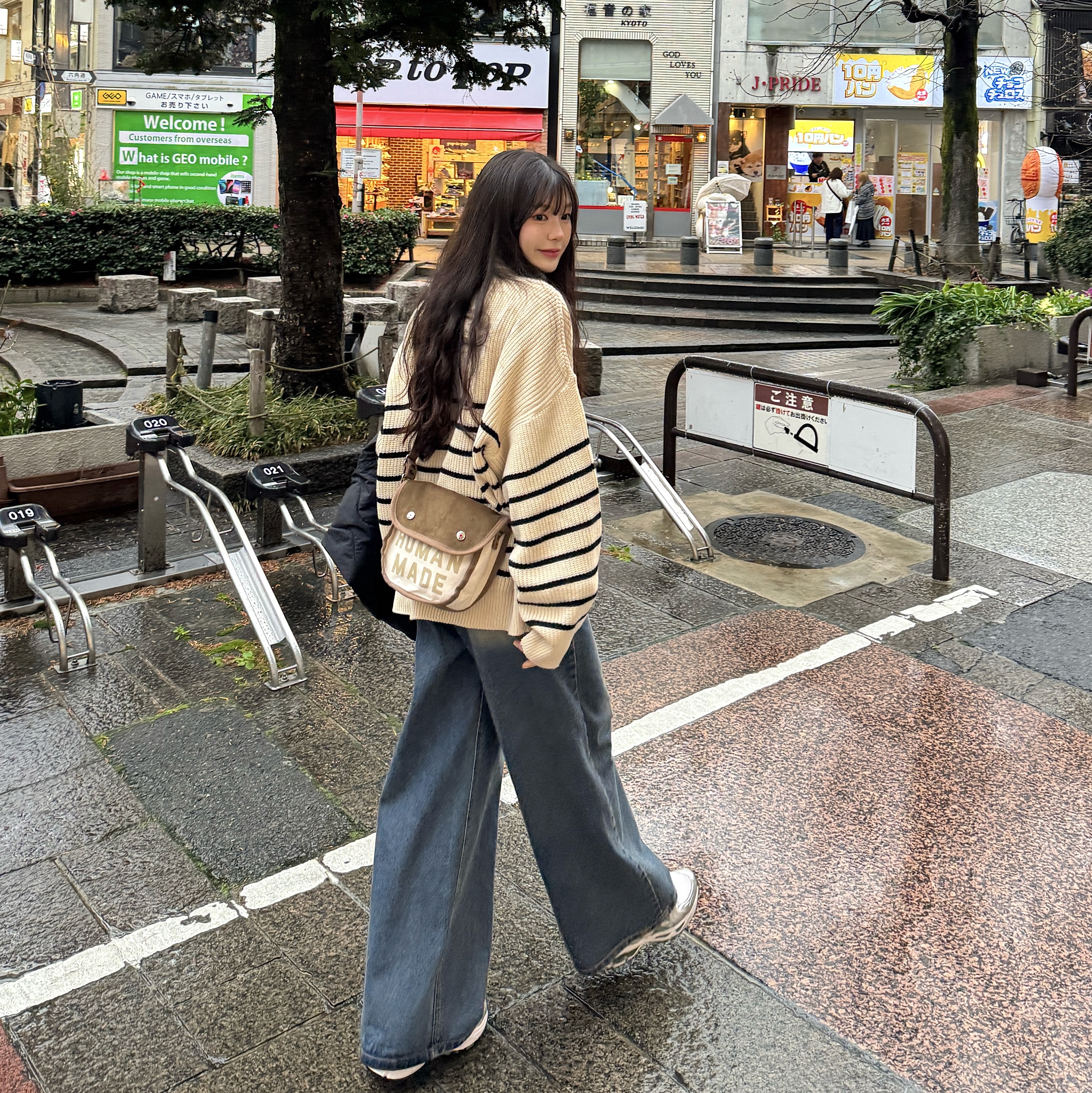 Asics Gel-Kayano 14 White Slate Grey, Human Made Shoulder Bag Brown 착용 스타일