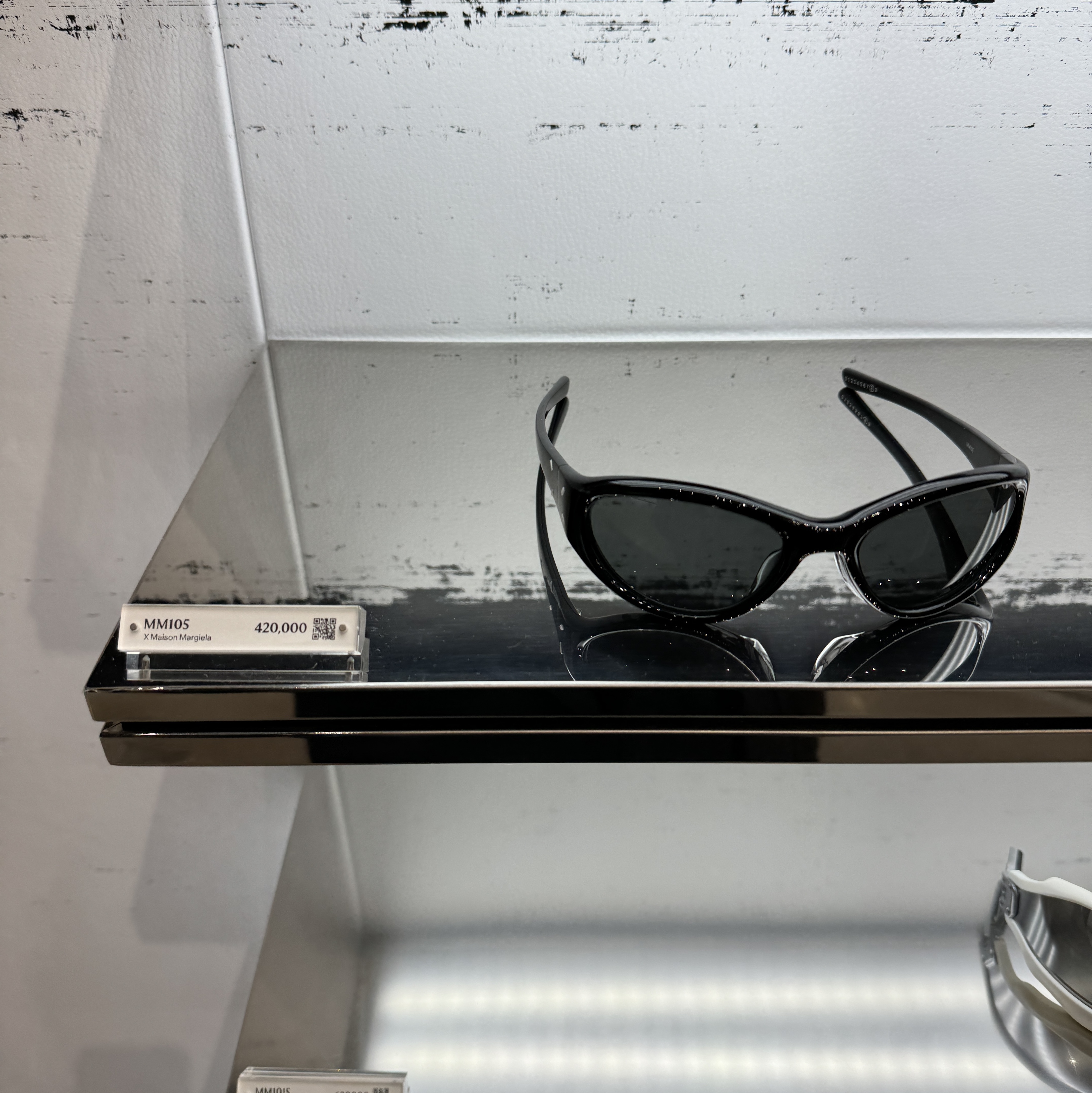 Gentle Monster x Maison Margiela MM105 Black Black, Apple iPhone 15 Pro 128GB White Titanium (Korean Ver.) 착용 스타일 - 6