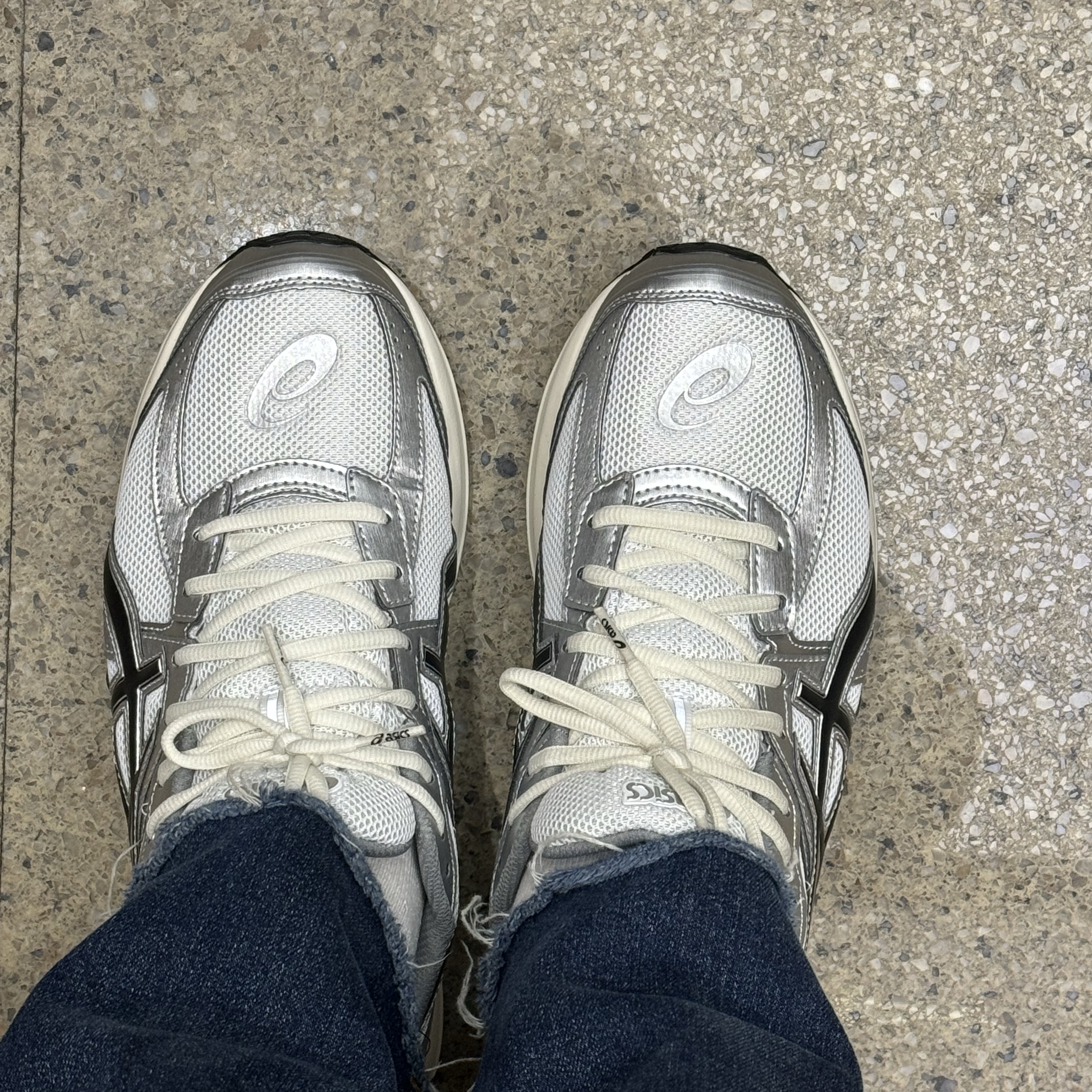 Asics Jog 100 S White Black - 2E Wide 착용 스타일