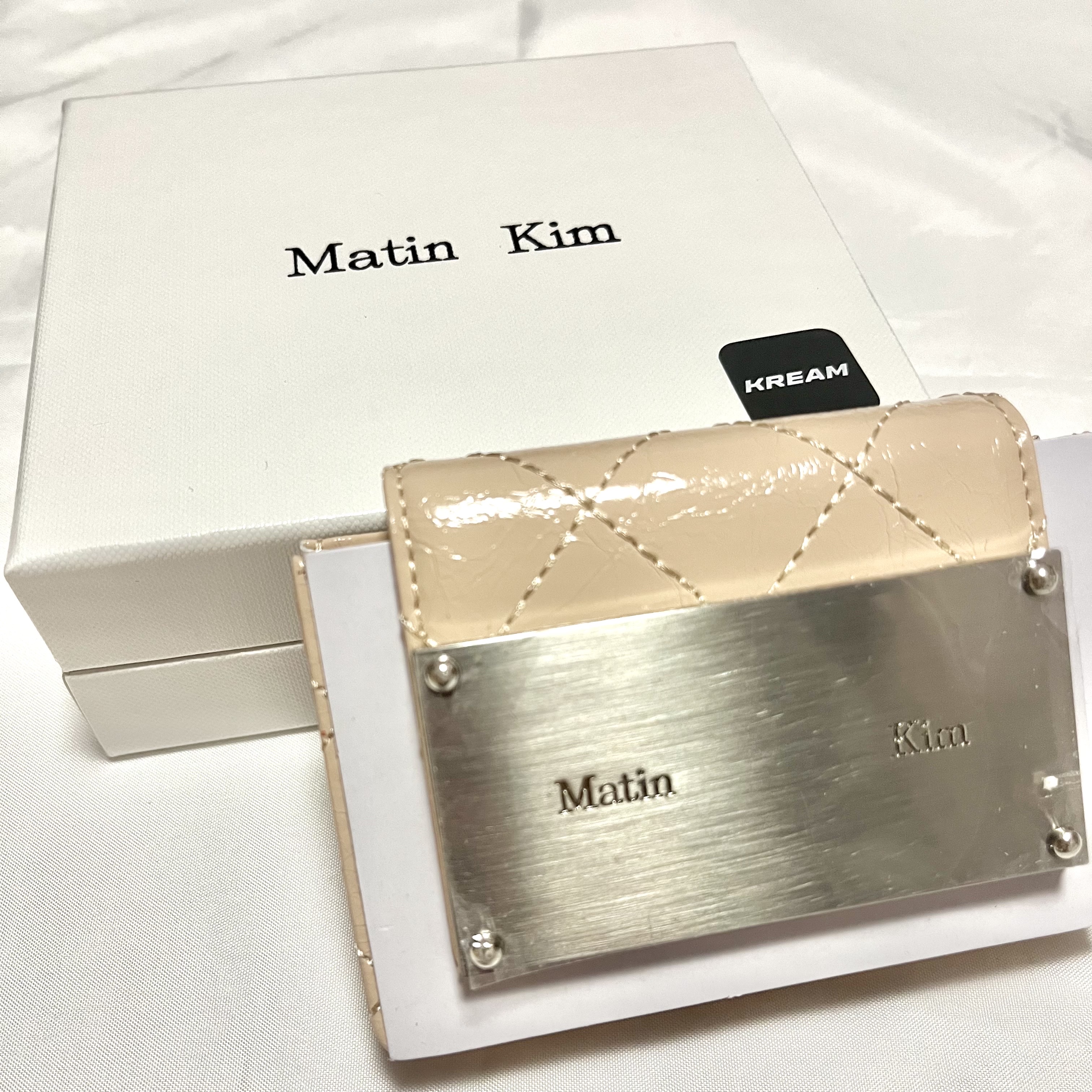 Matin Kim Quilting Accordion Wallet Beige 착용 스타일