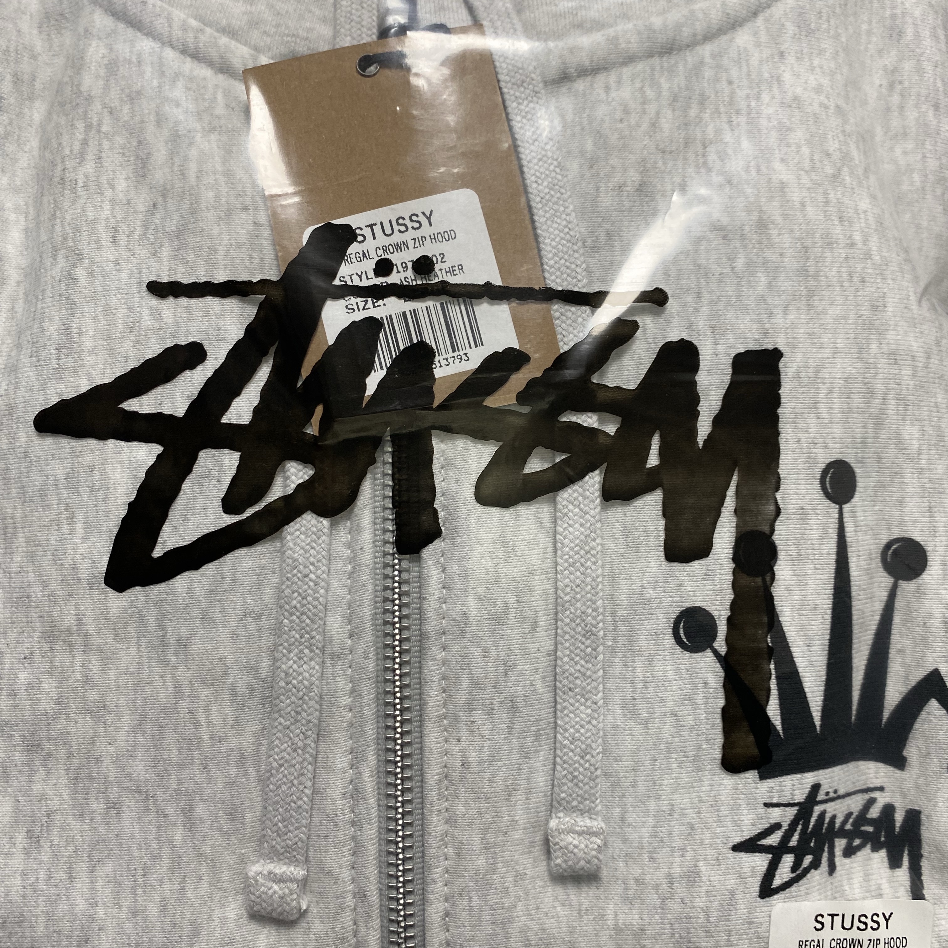 Stussy Regal Crown Zip Hoodie Ash Heather 착용 스타일