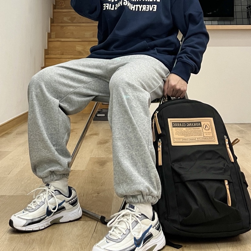 Nike Initiator White Obsidian Metallic Cool Grey 착용 스타일