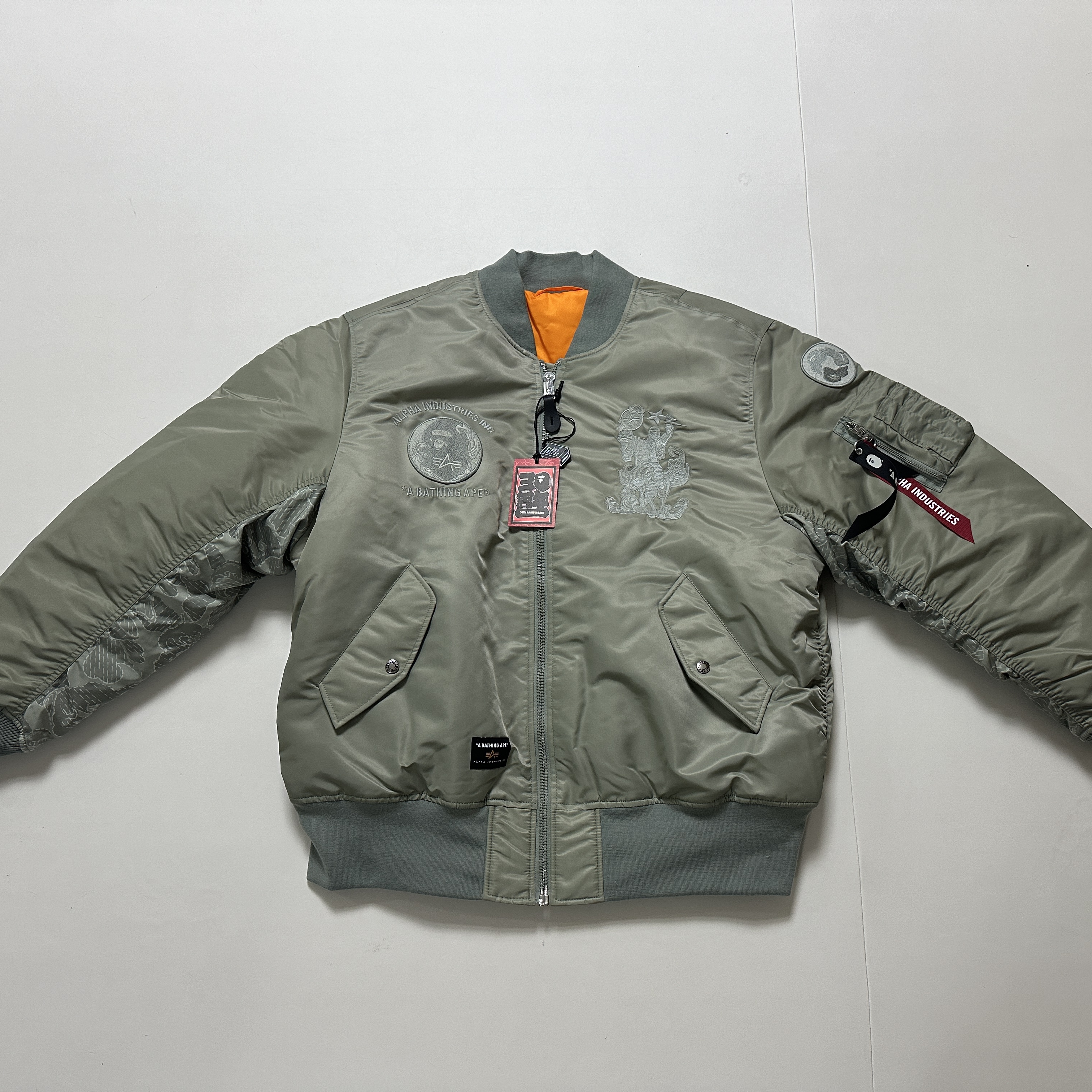 BAPE x Alpha Industries MA-1 Jacket Olive Drab 착용 스타일 - 1
