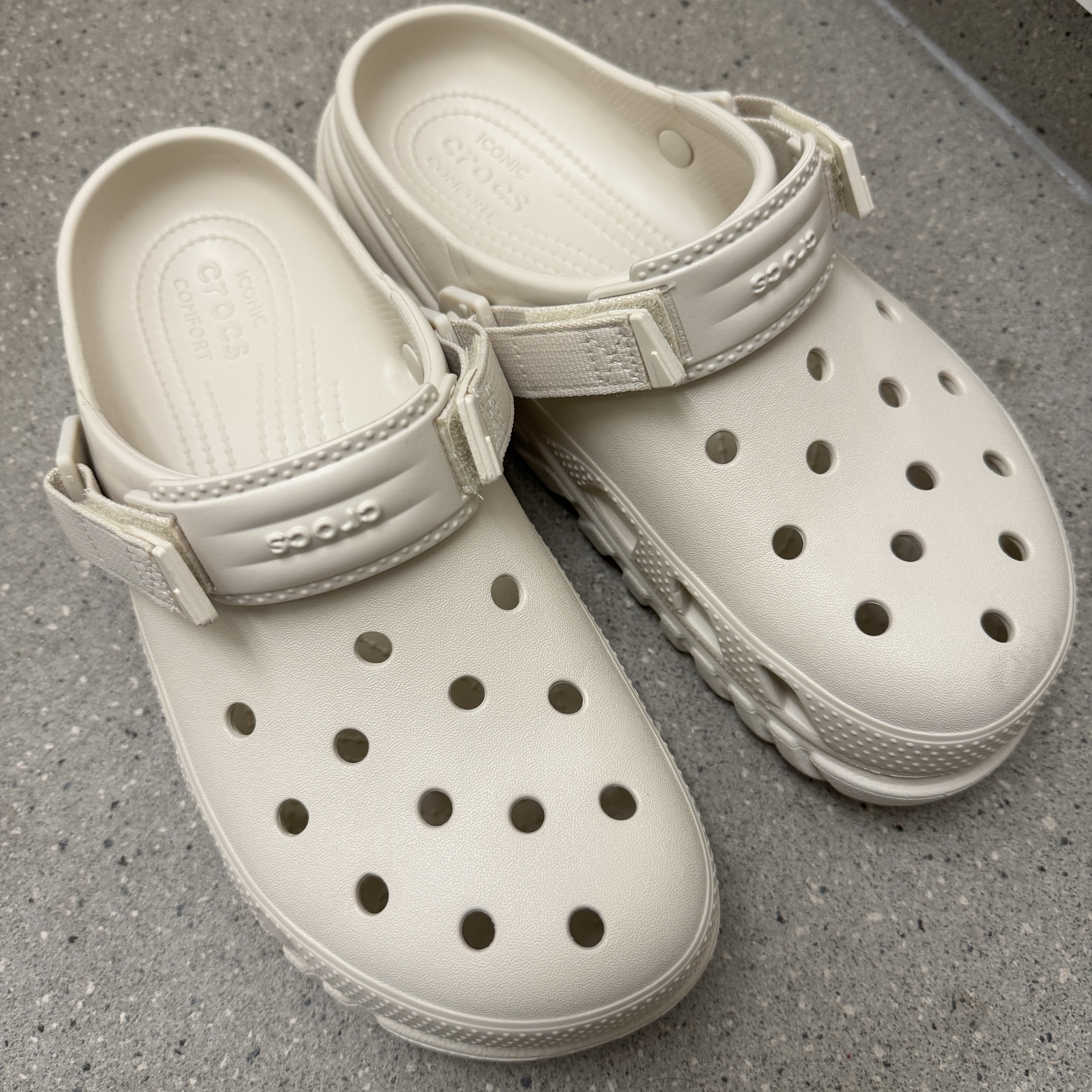 Crocs Duet Max II Clog Stucco 착용 스타일