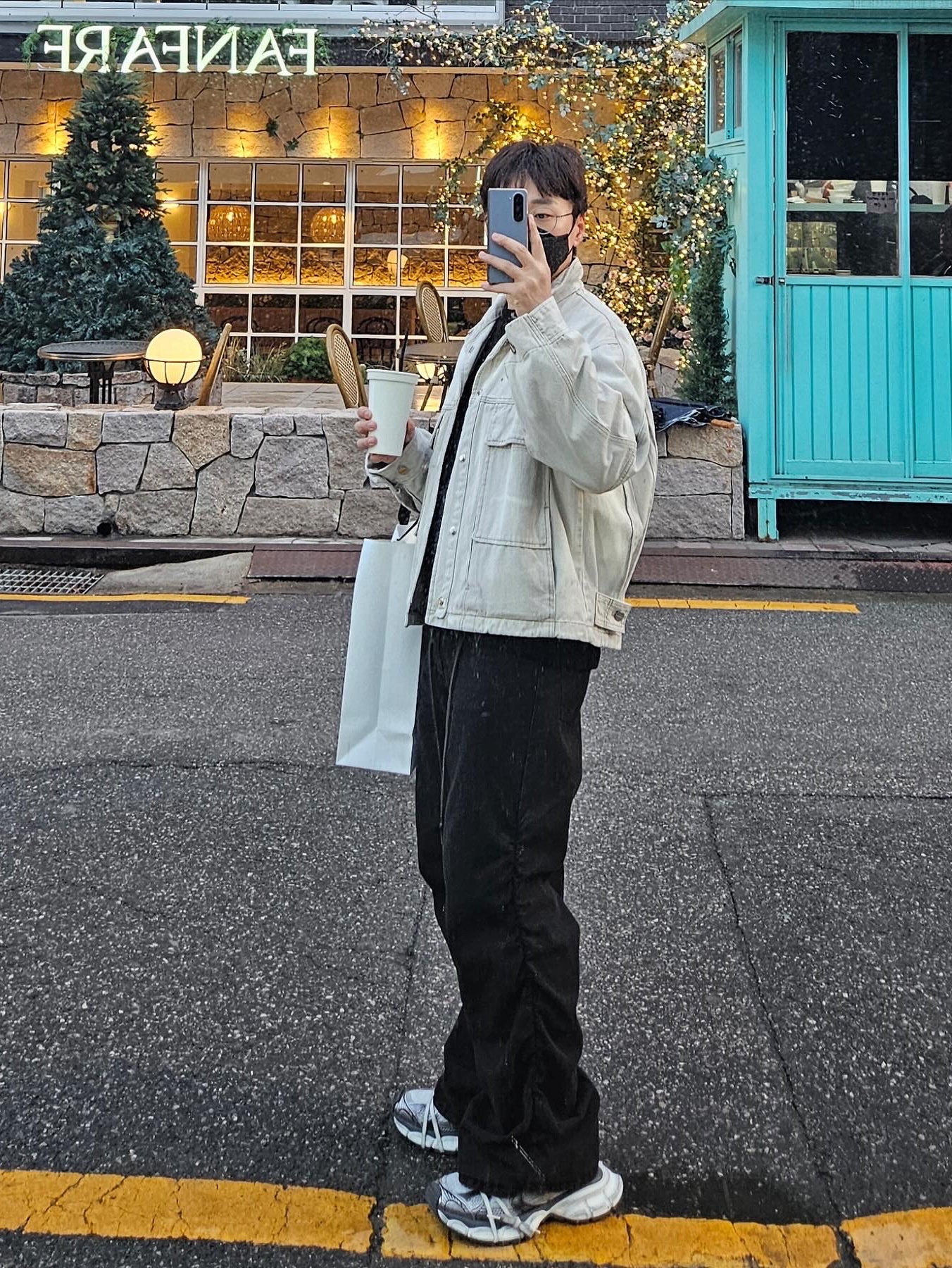 Balenciaga 3XL Sneakers Grey White Red 착용 스타일 - 5