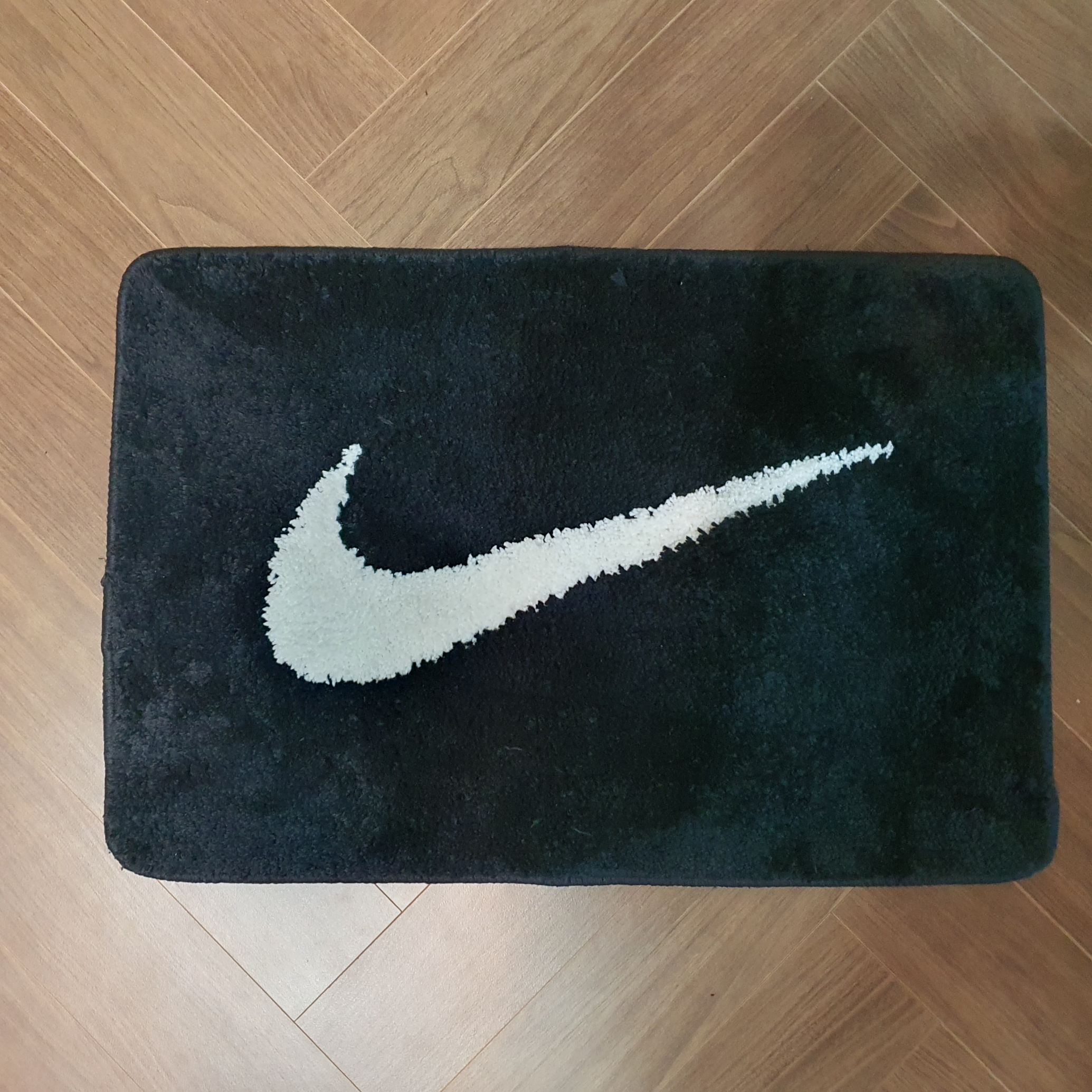 Nike Swoosh Rug Black White 착용 스타일