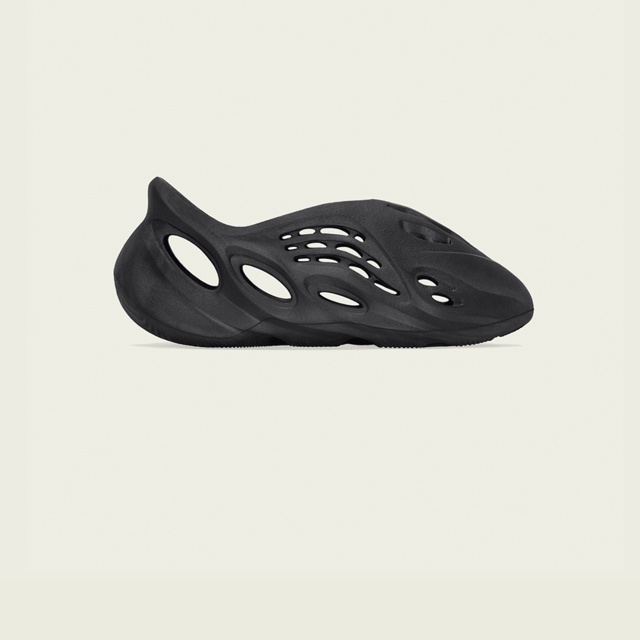 Adidas Yeezy Foam RNNR Onyx, (Kids) Adidas Yeezy Foam RNNR Onyx 착용 스타일 - 2