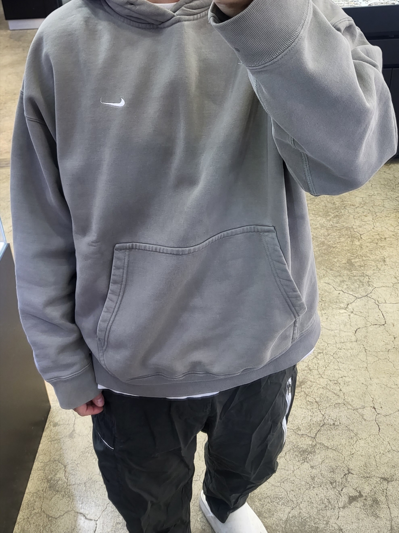 Nike NRG Solo Swoosh Fleece Hoodie Light Army - US/EU 착용 스타일