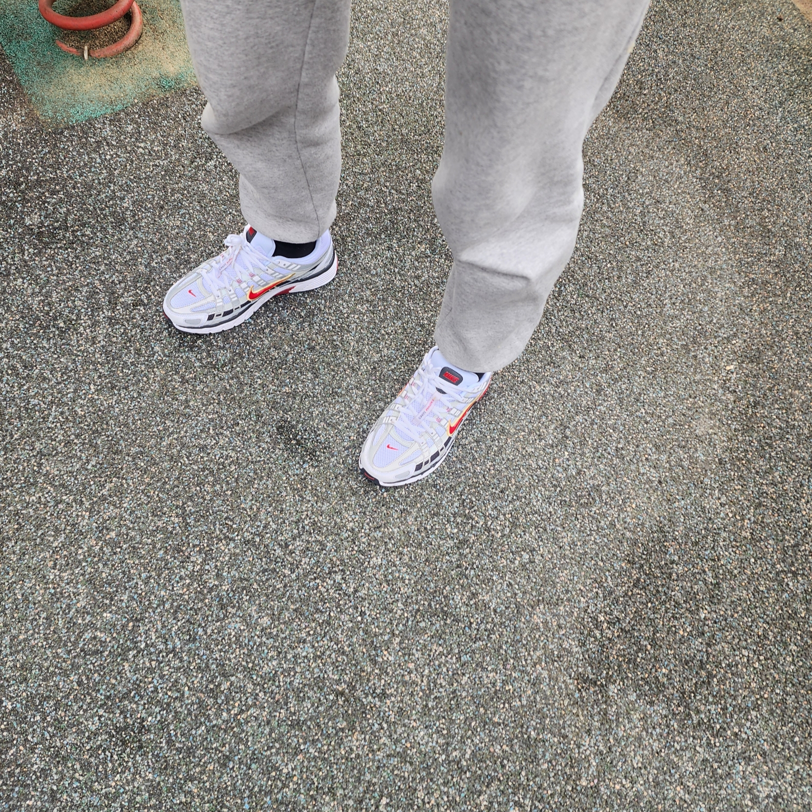 Nike P-6000 White Varsity Red 착용 스타일