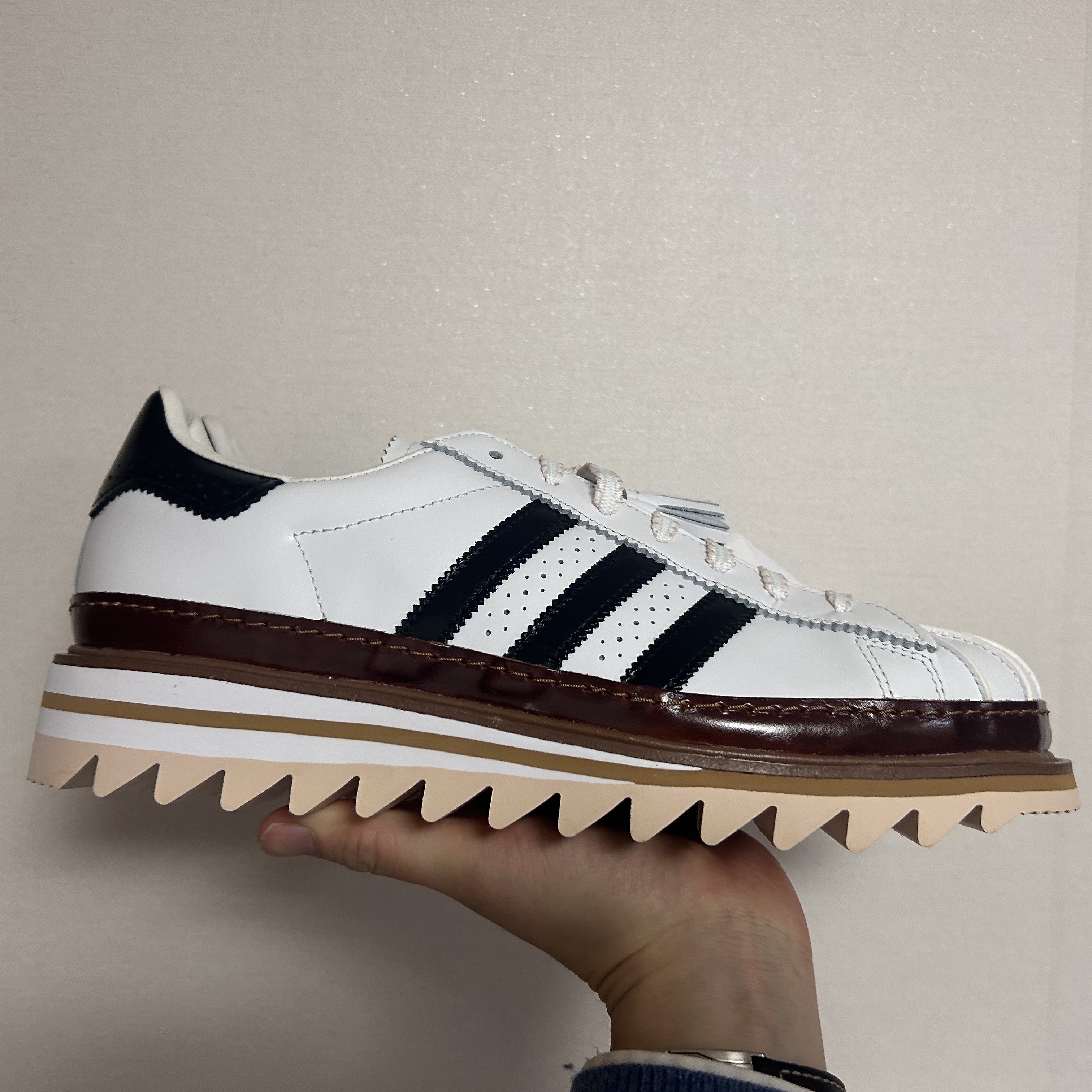 Adidas x Clot Superstar Cloud White Core Black 착용 스타일 - 1