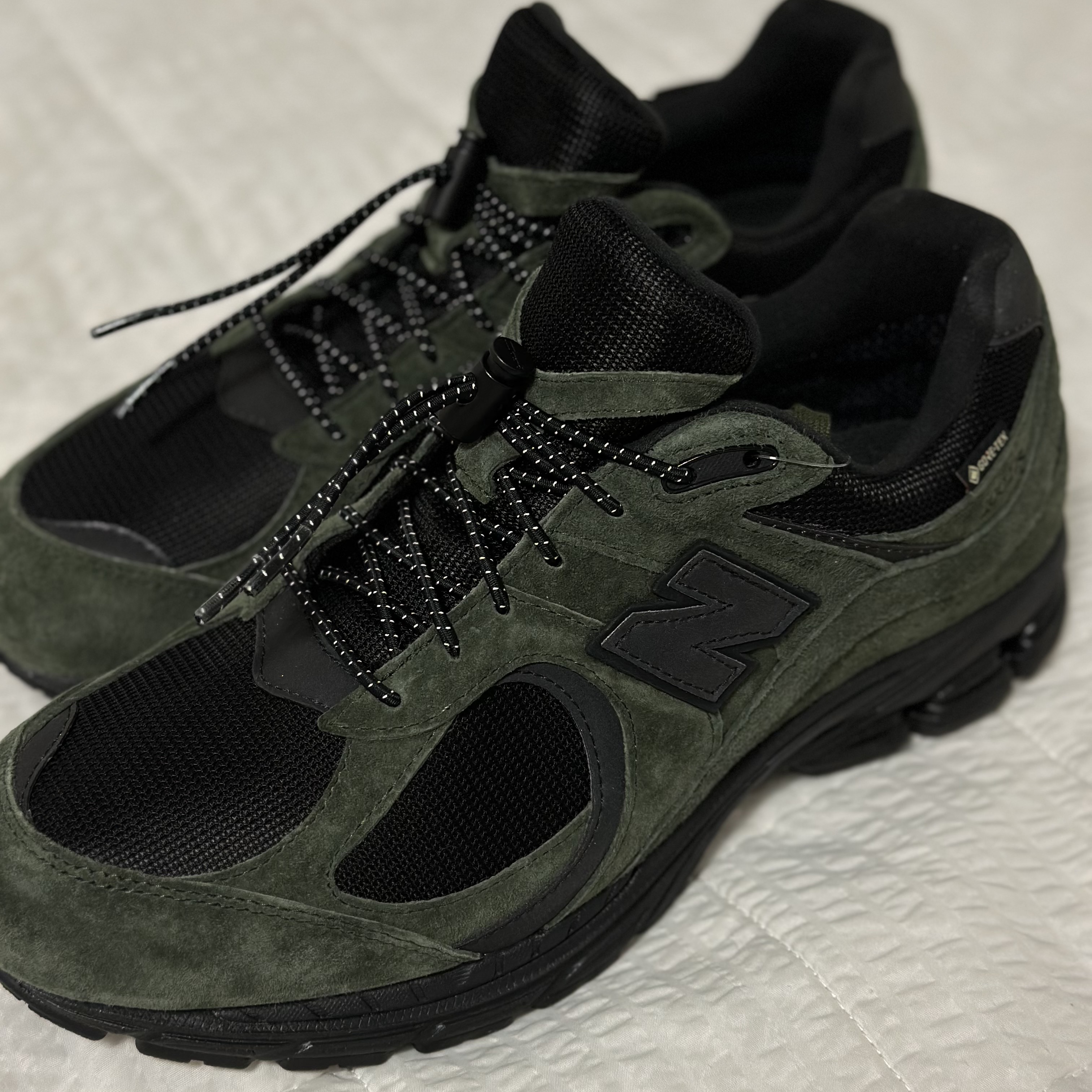 New Balance x JJJJound 2002R Gore-Tex Pine 착용 스타일 - 3