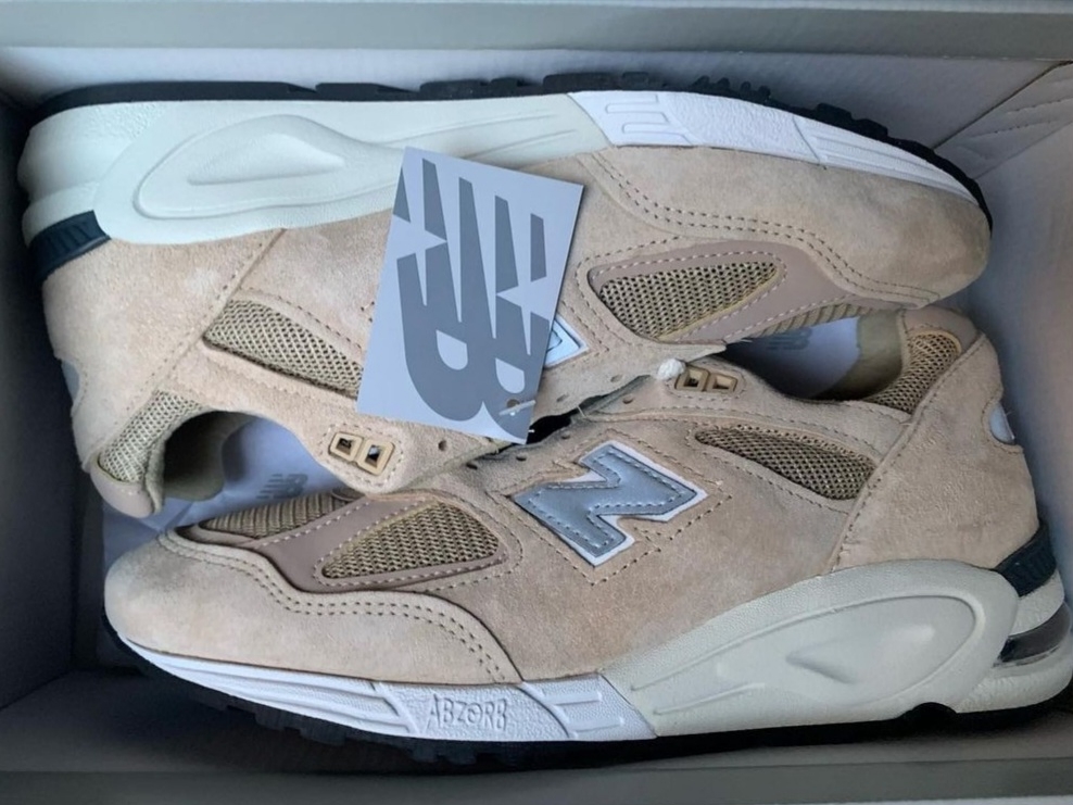 New Balance x Kith 990v2 Made in USA Tan 착용 스타일