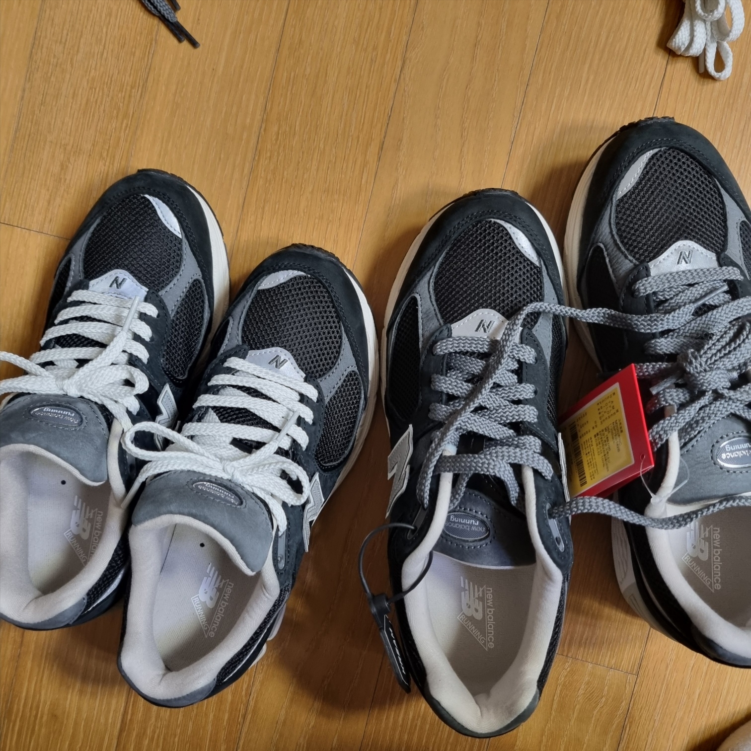 New Balance 2002R Premium Vintage Black 착용 스타일