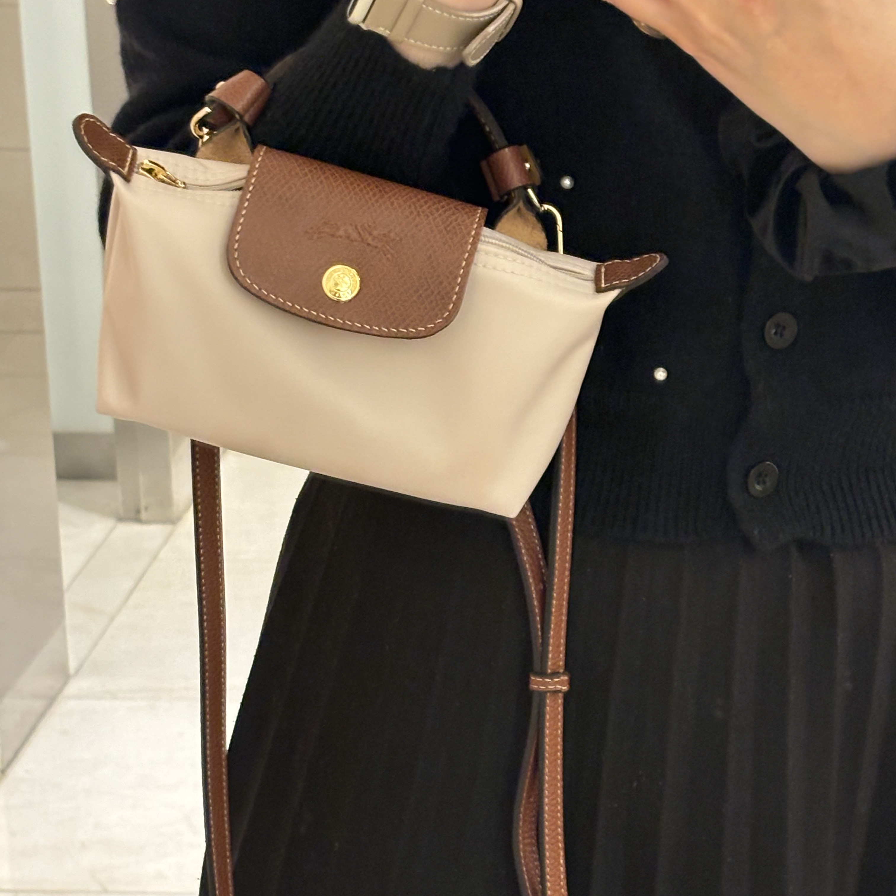 Longchamp Le Pliage Original Handle Pouch Paper 착용 스타일
