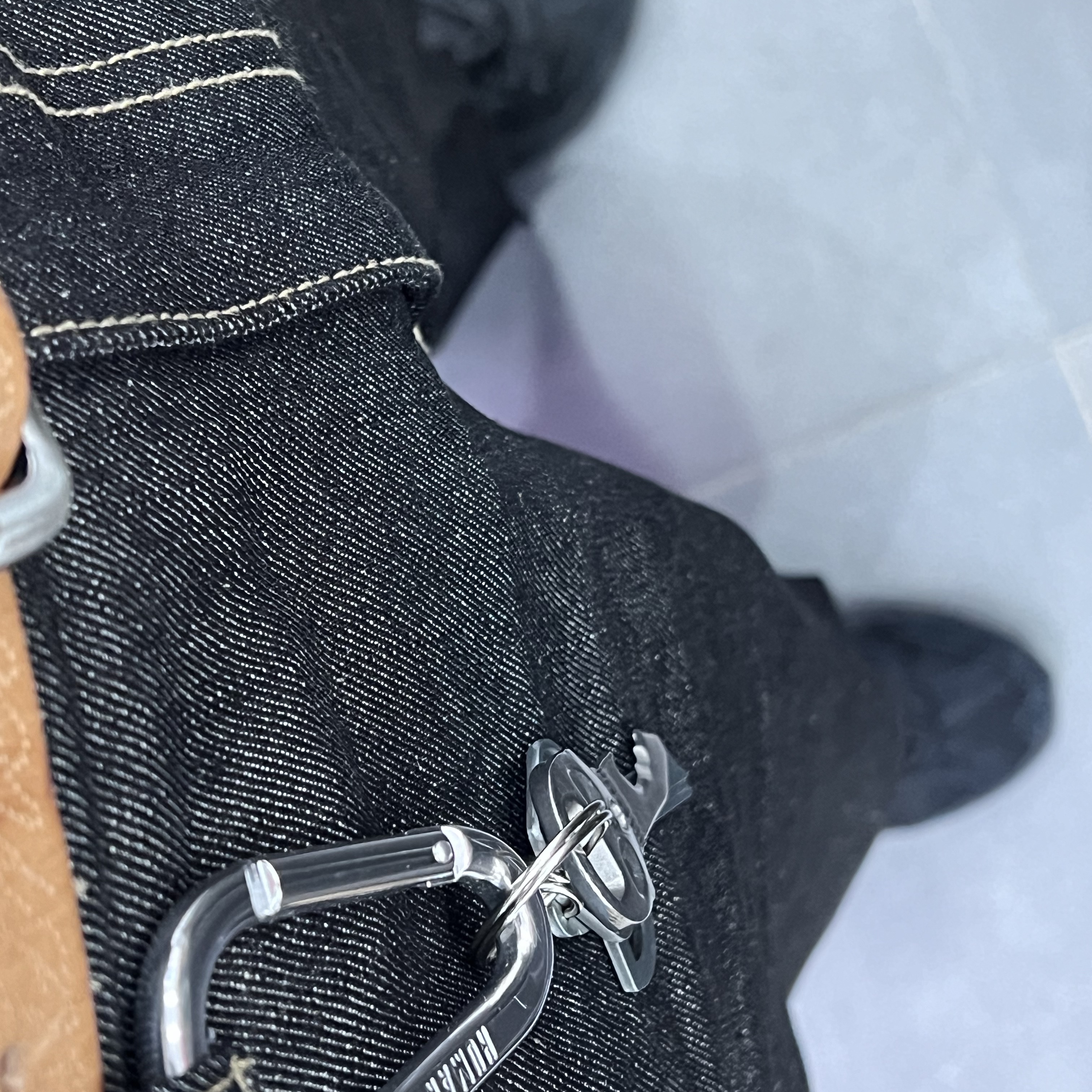 Human Made Carabiner 70mm Silver 착용 스타일