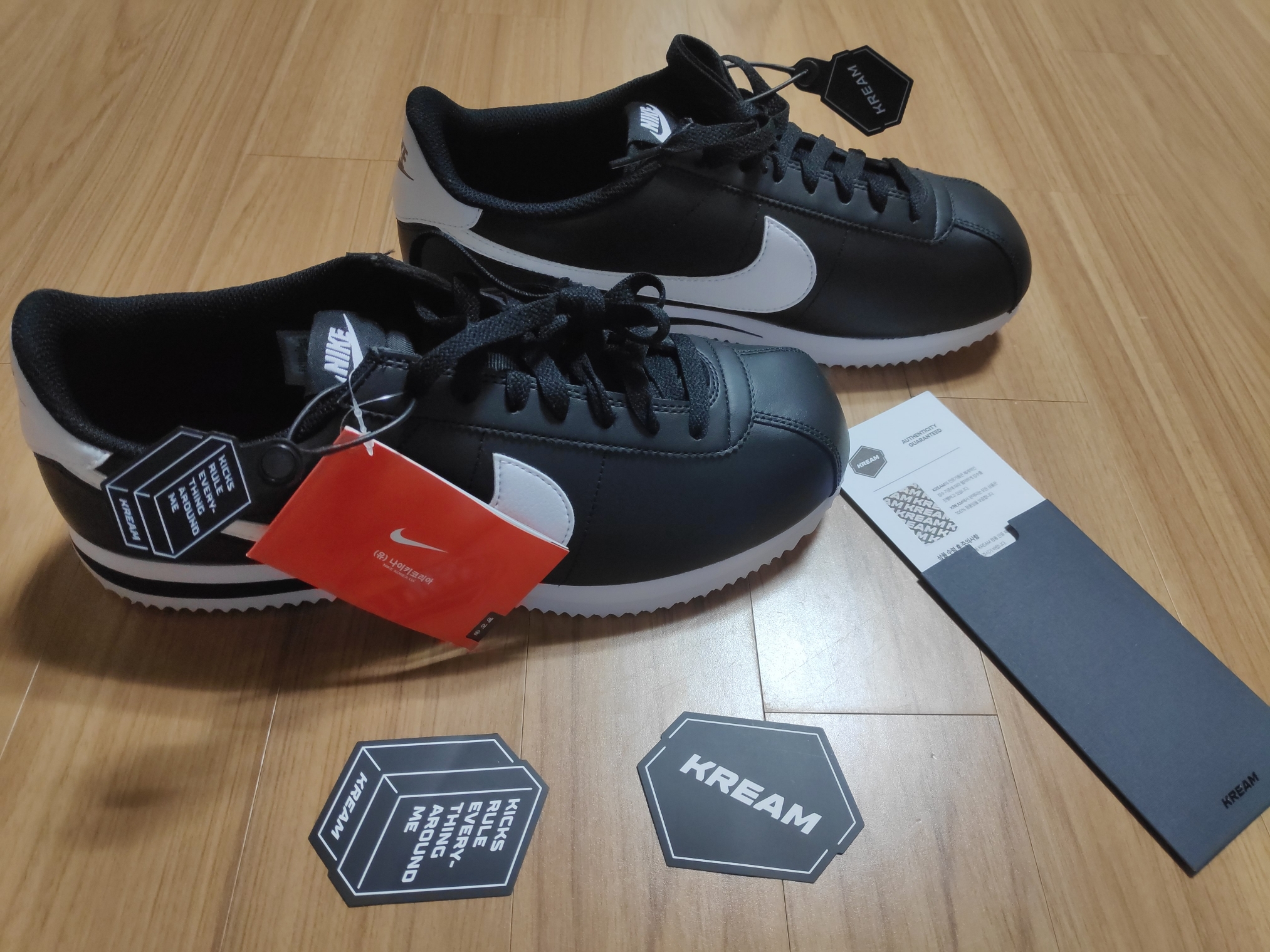 Nike Cortez Black White 착용 스타일