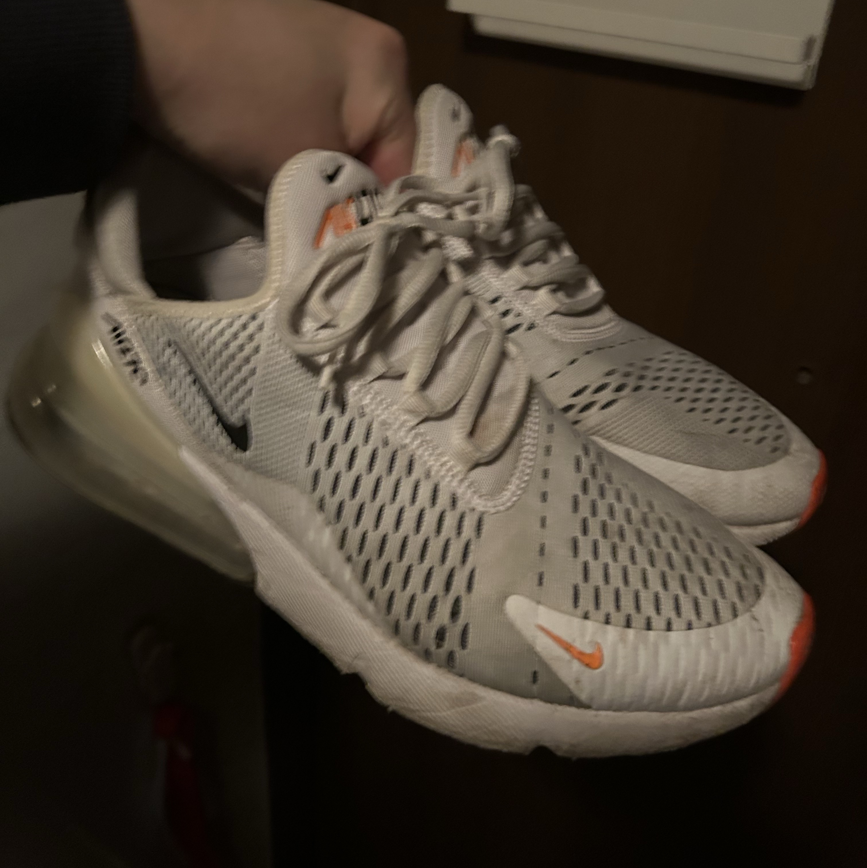 Nike Air Max 270 White Black Total Orange 착용 스타일