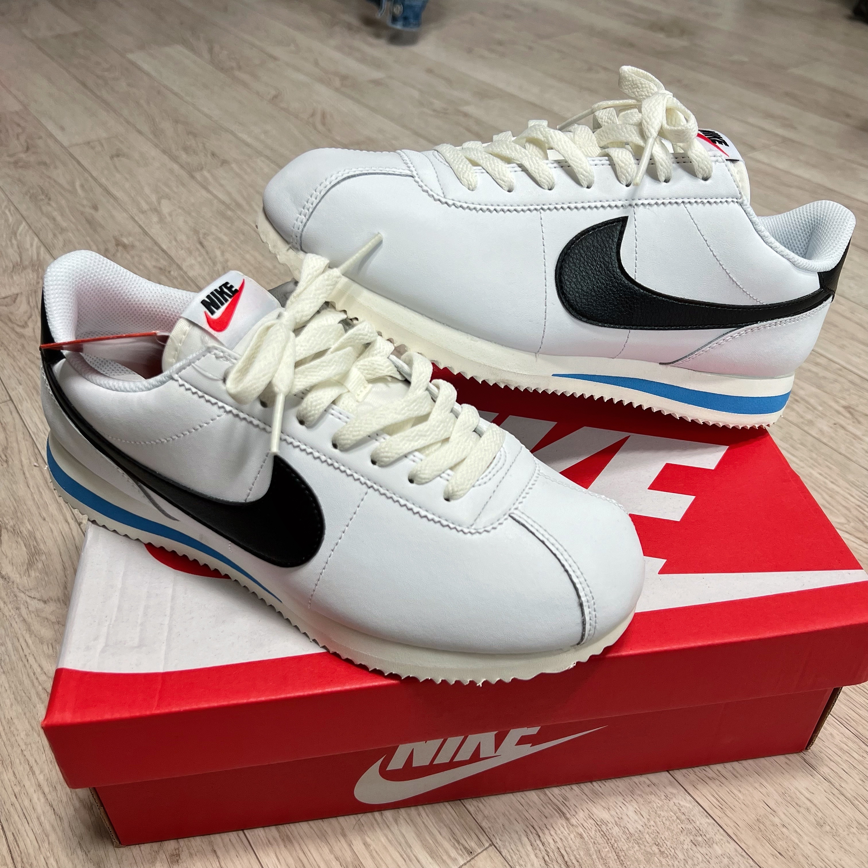 Nike Cortez White and Black 착용 스타일
