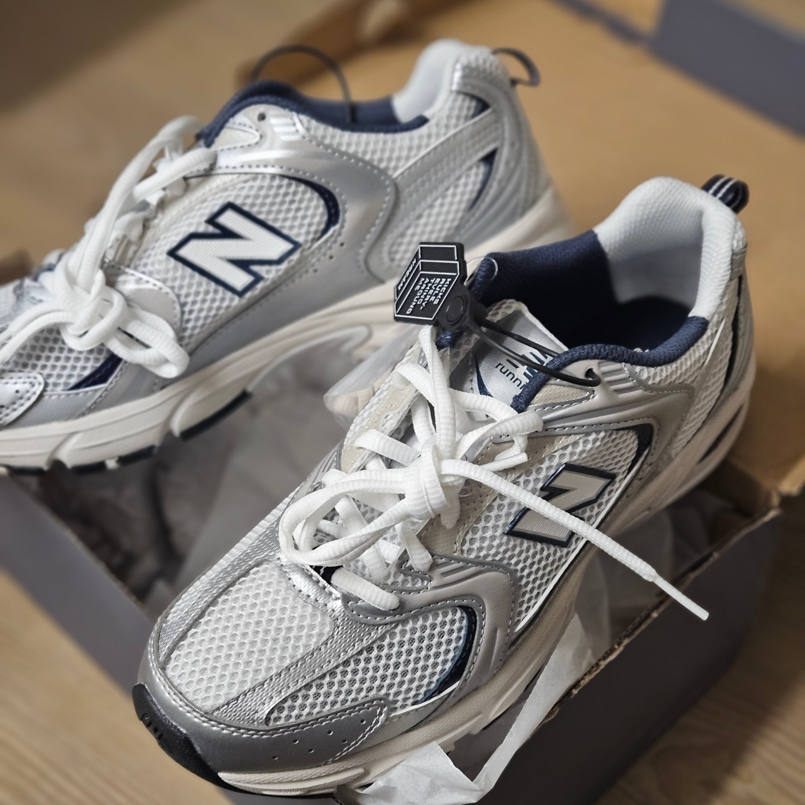 New Balance 530 Steel Grey 착용 스타일