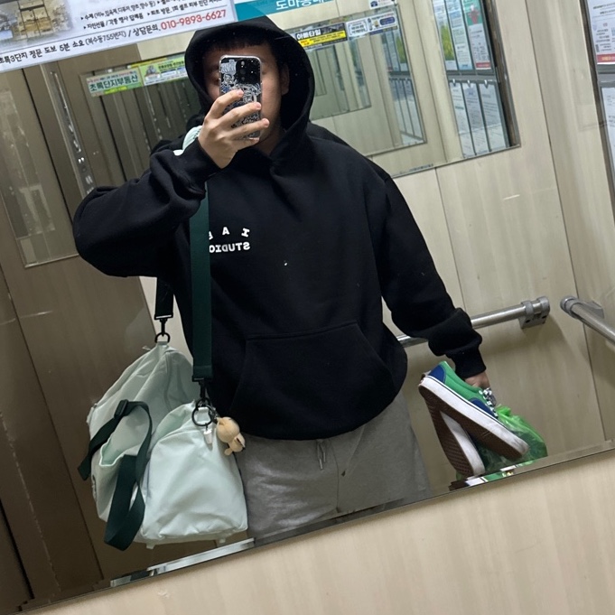 IAB Studio Hoodie Black 착용 스타일 - 1
