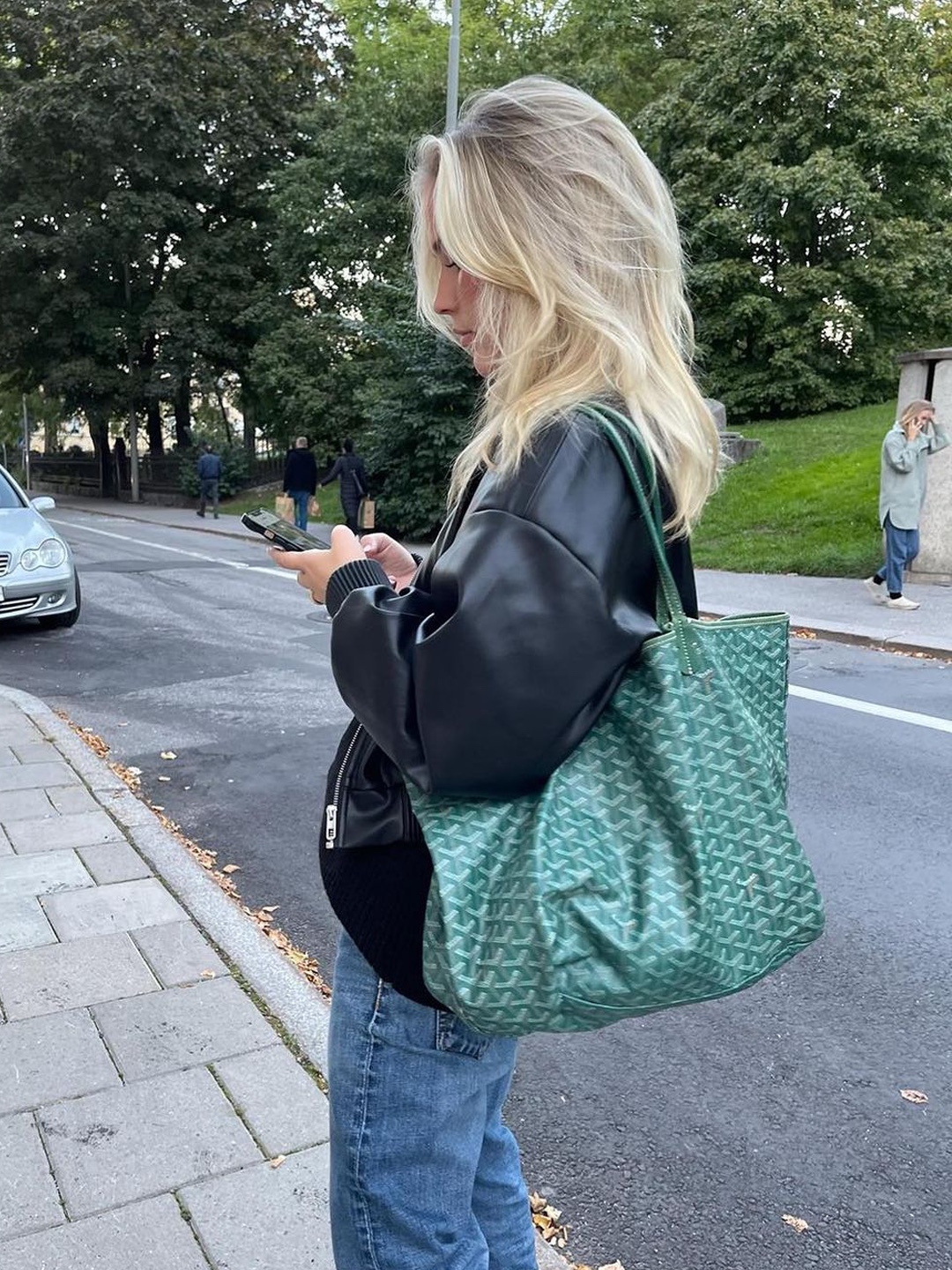 Goyard Artois PM Bag Sky Blue, Goyard Artois PM Bag Green 착용 스타일 - 3