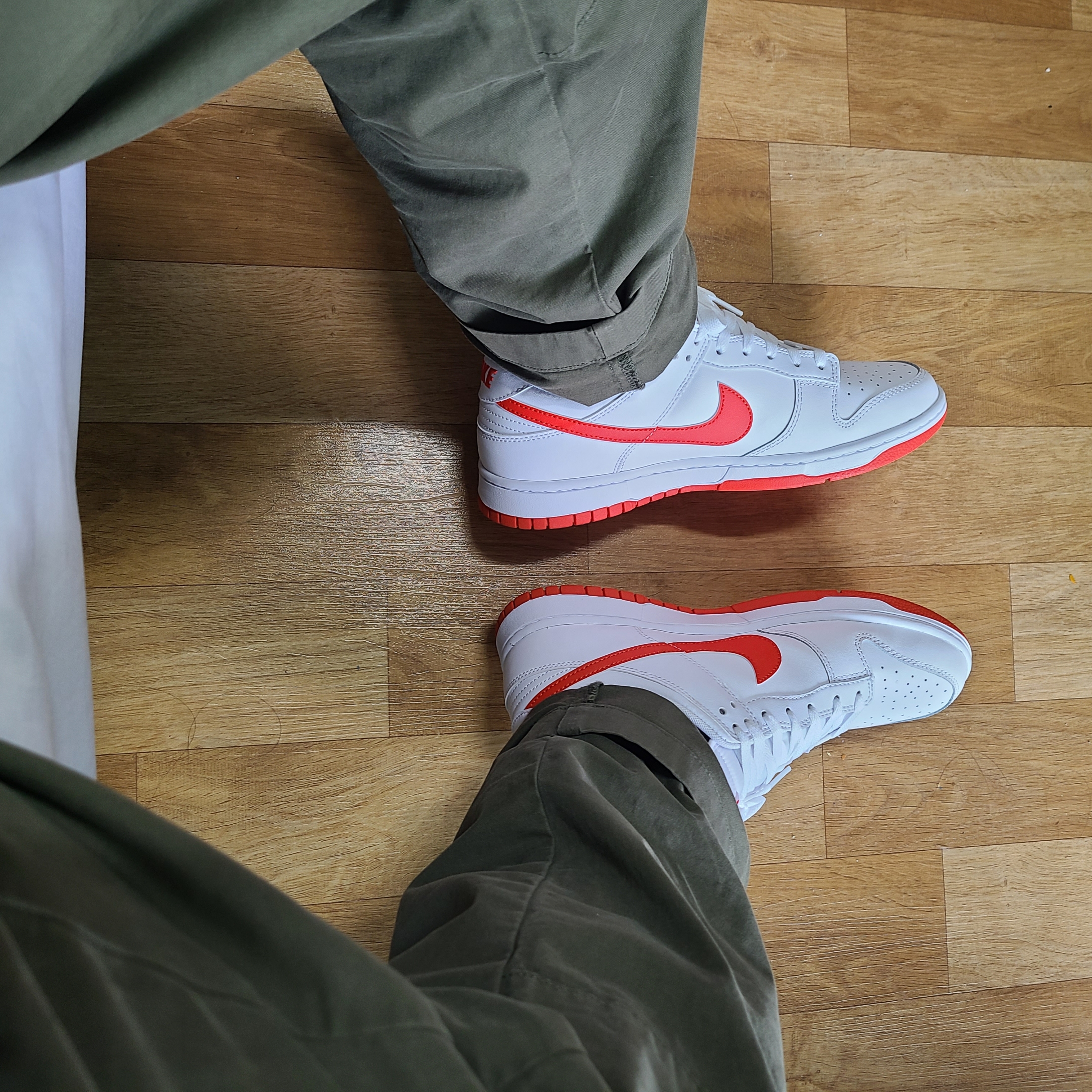 Nike Dunk Low Retro White Picante Red 착용 스타일