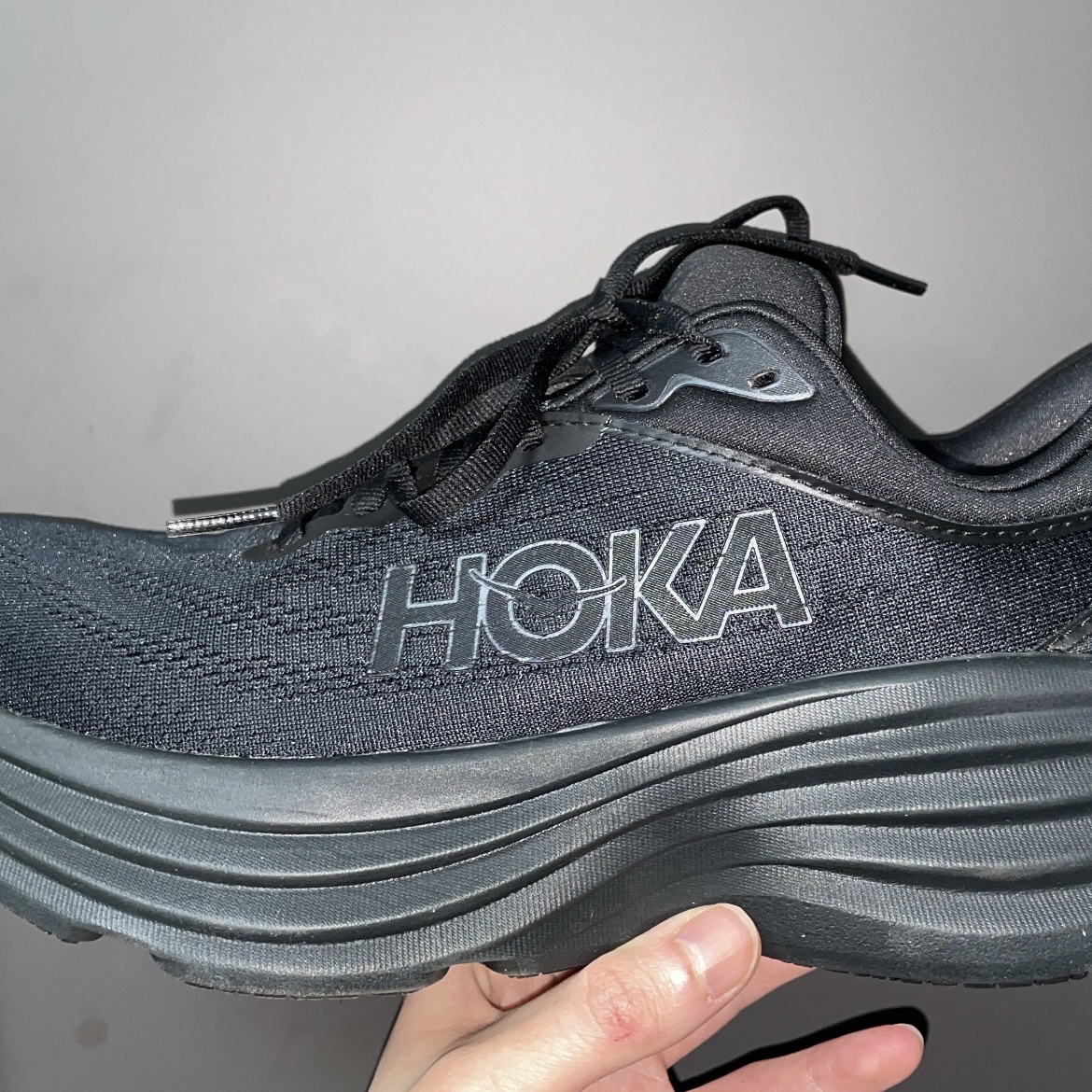Hoka Bondi 8 Black - Wide 착용 스타일 - 2