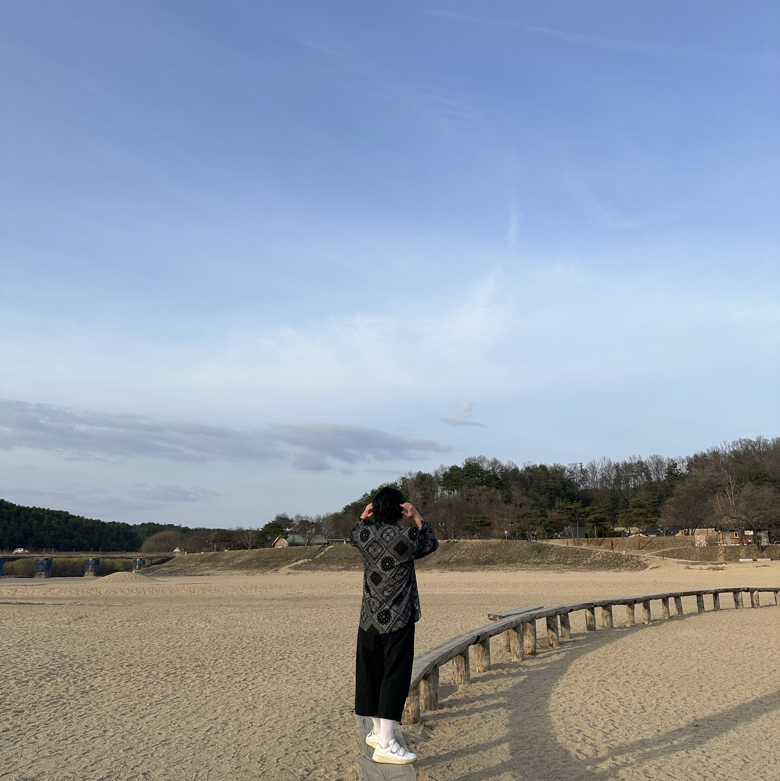 Acne Studios Perey Velcro Strap Sneakers White 착용 스타일 - 1