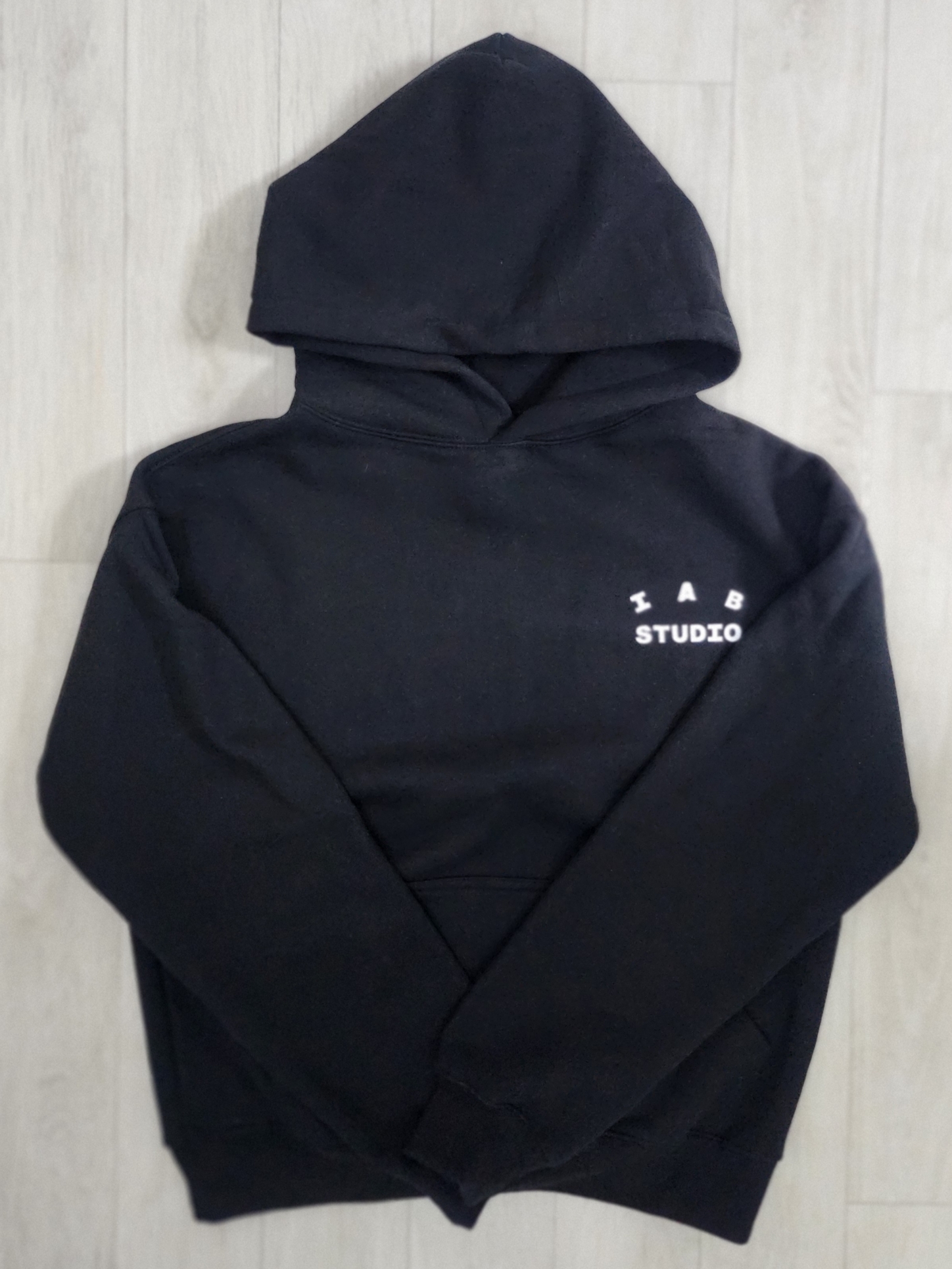 IAB Studio Hoodie Black 착용 스타일 - 1
