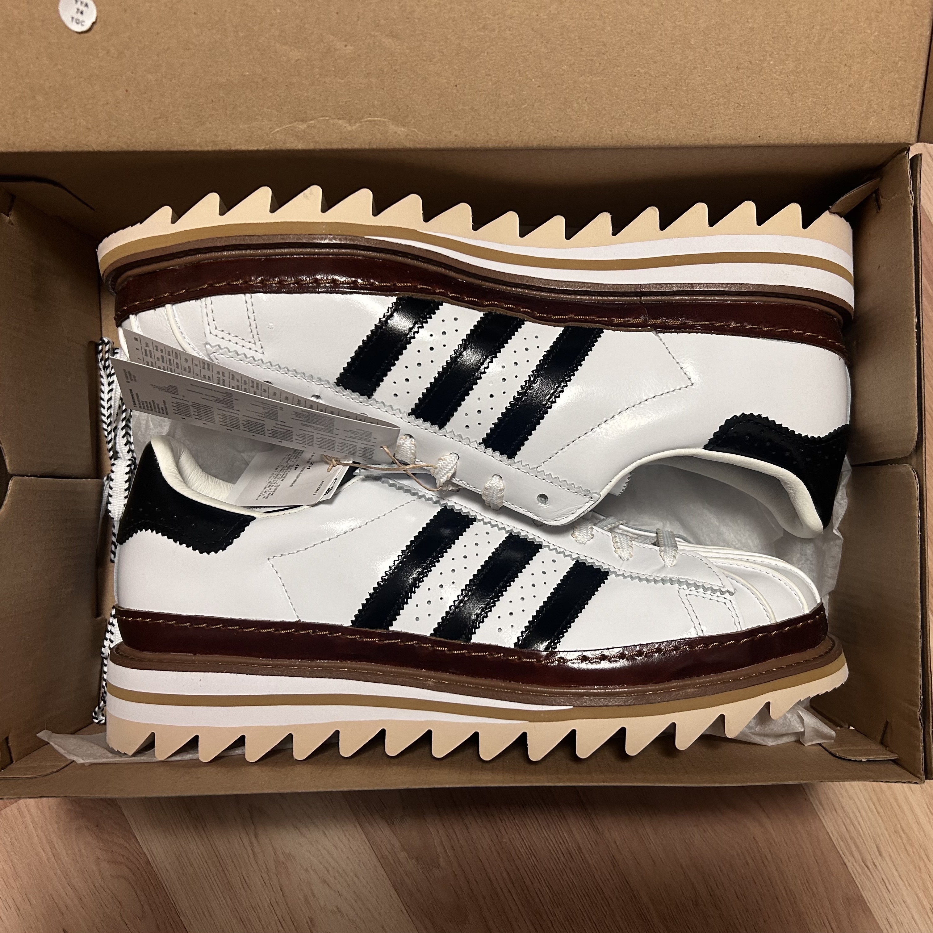 Adidas x Clot Superstar Cloud White Core Black 착용 스타일 - 5