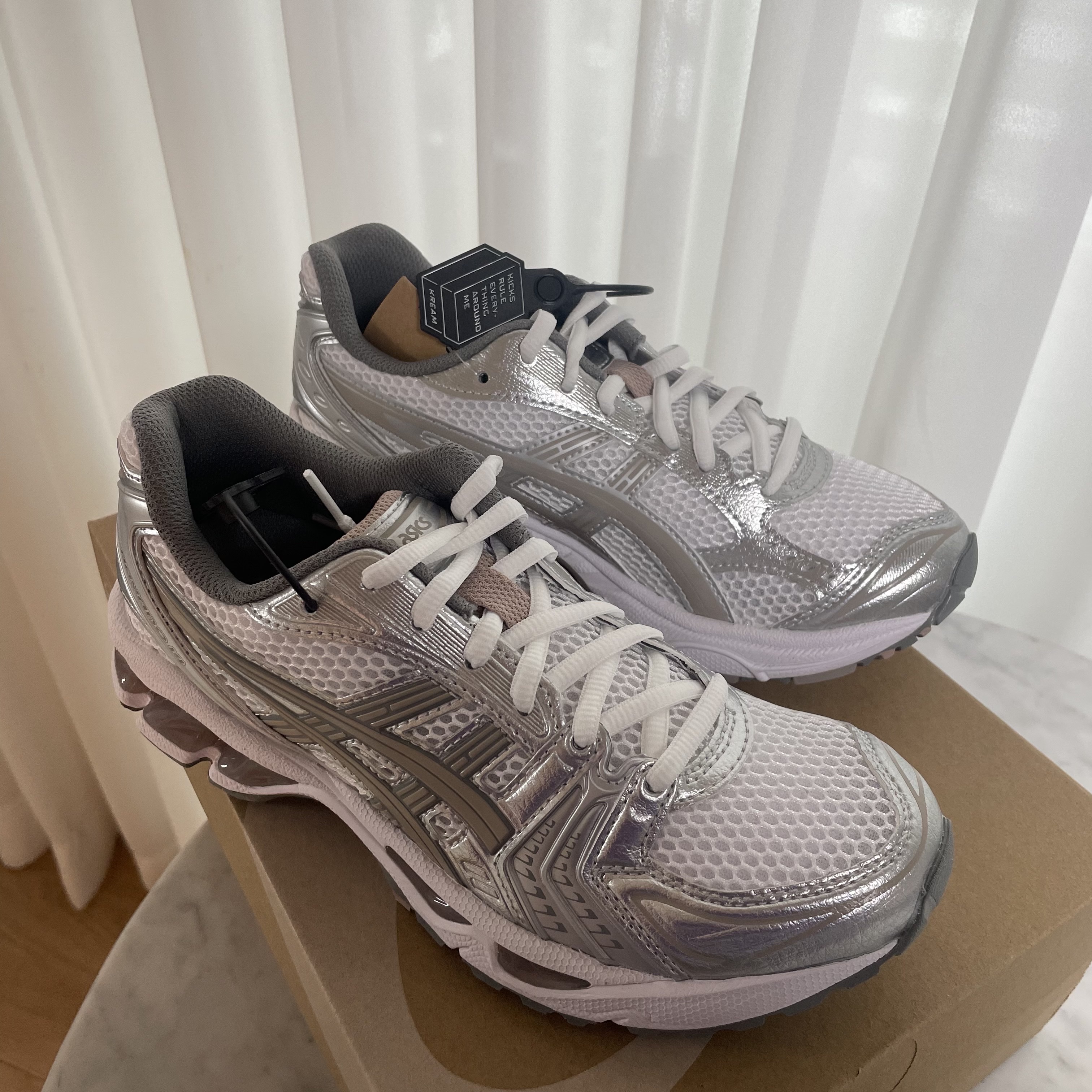 (W) Asics Gel-Kayano 14 White Moonrock 착용 스타일