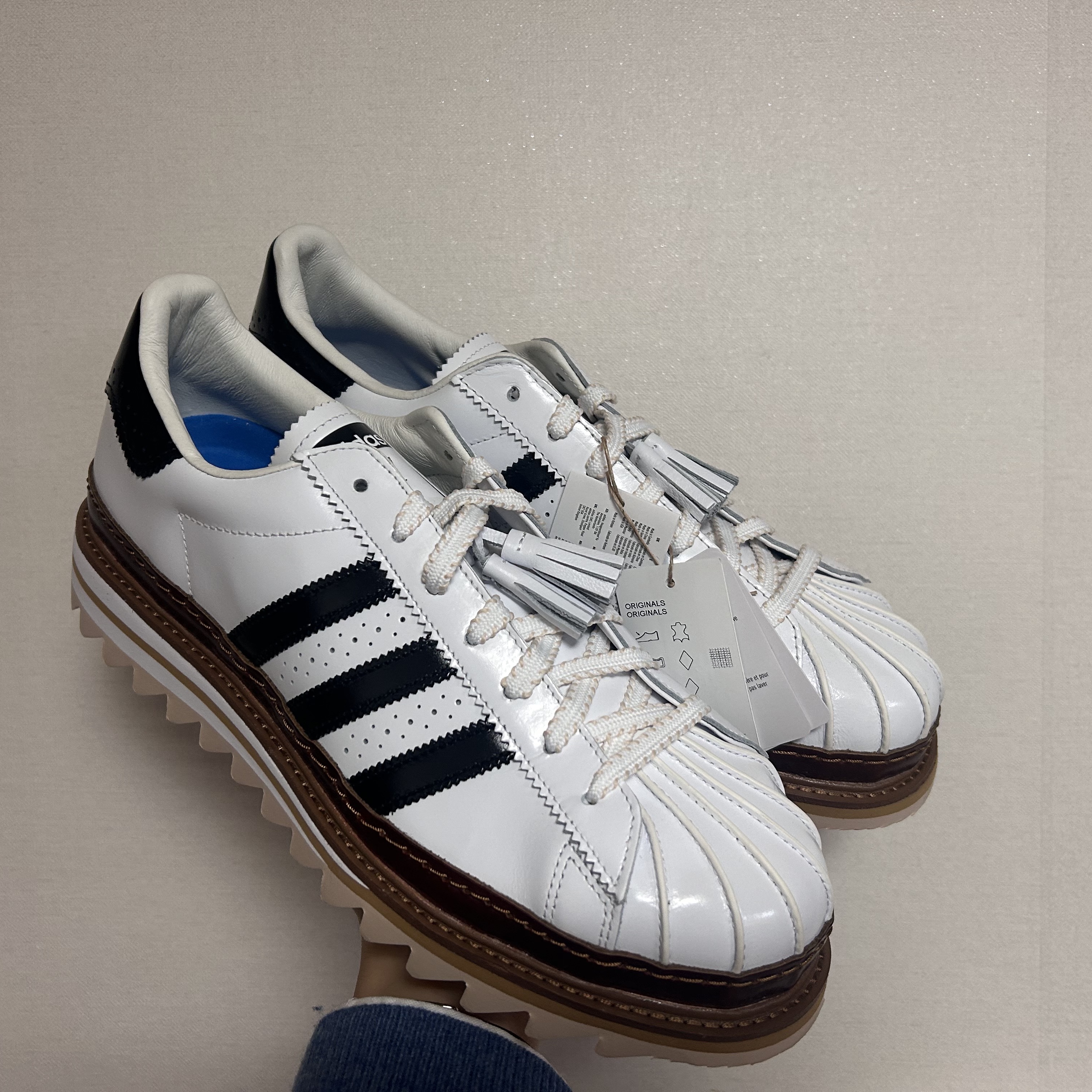 Adidas x Clot Superstar Cloud White Core Black 착용 스타일 - 2