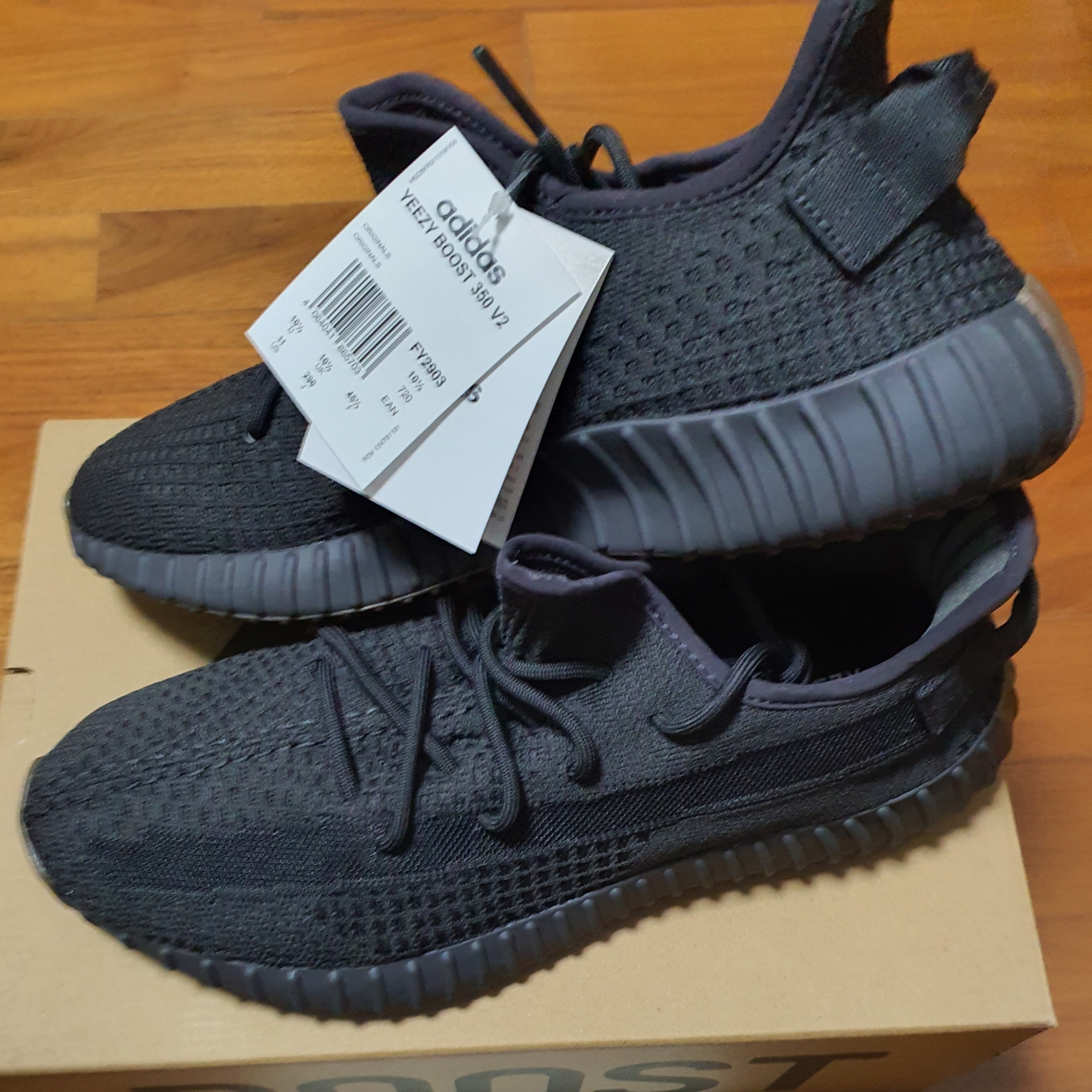 Adidas Yeezy Boost 350 V2 Cinder 착용 스타일
