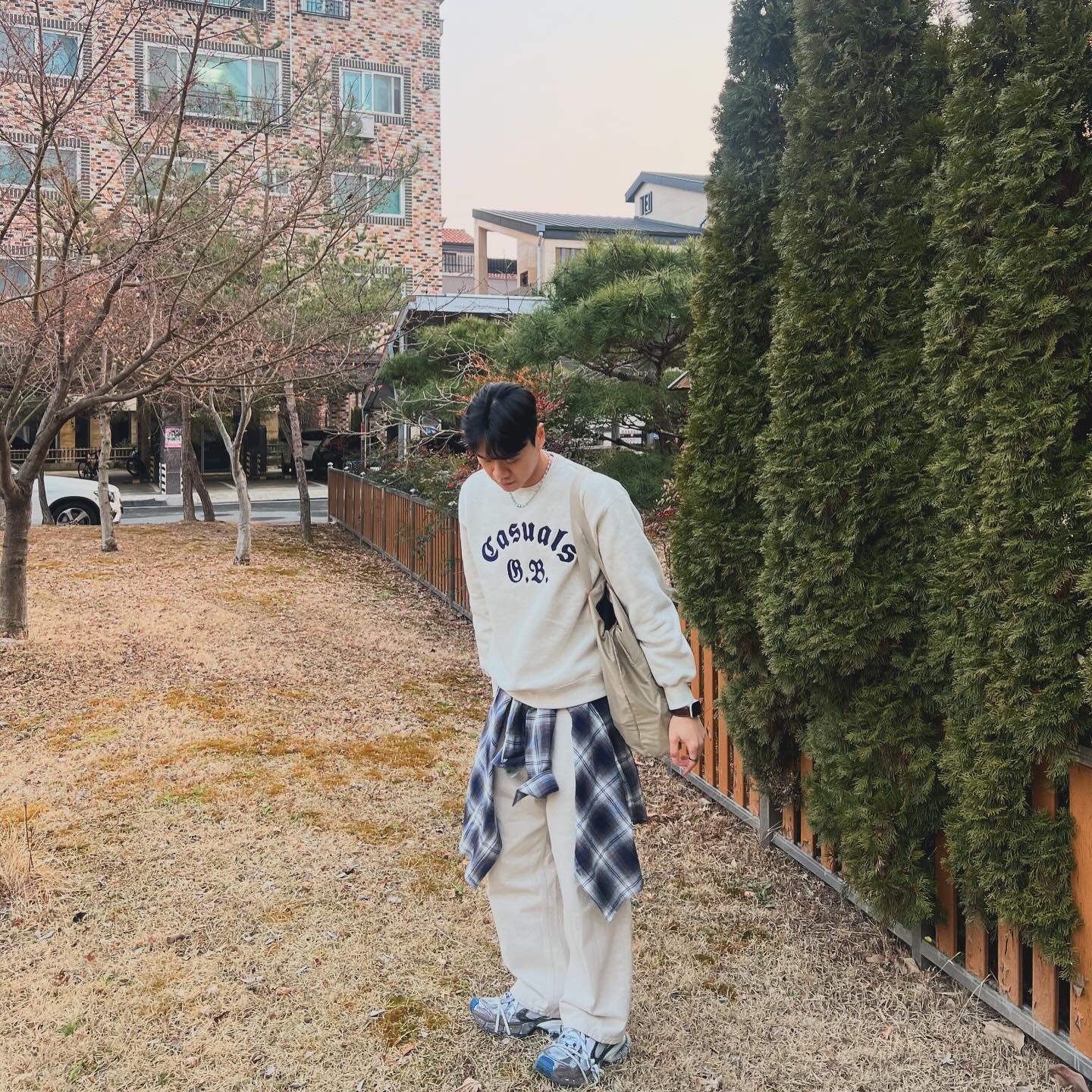 Balenciaga 3XL Sneakers Worn Out Grey White Blue 착용 스타일 - 2