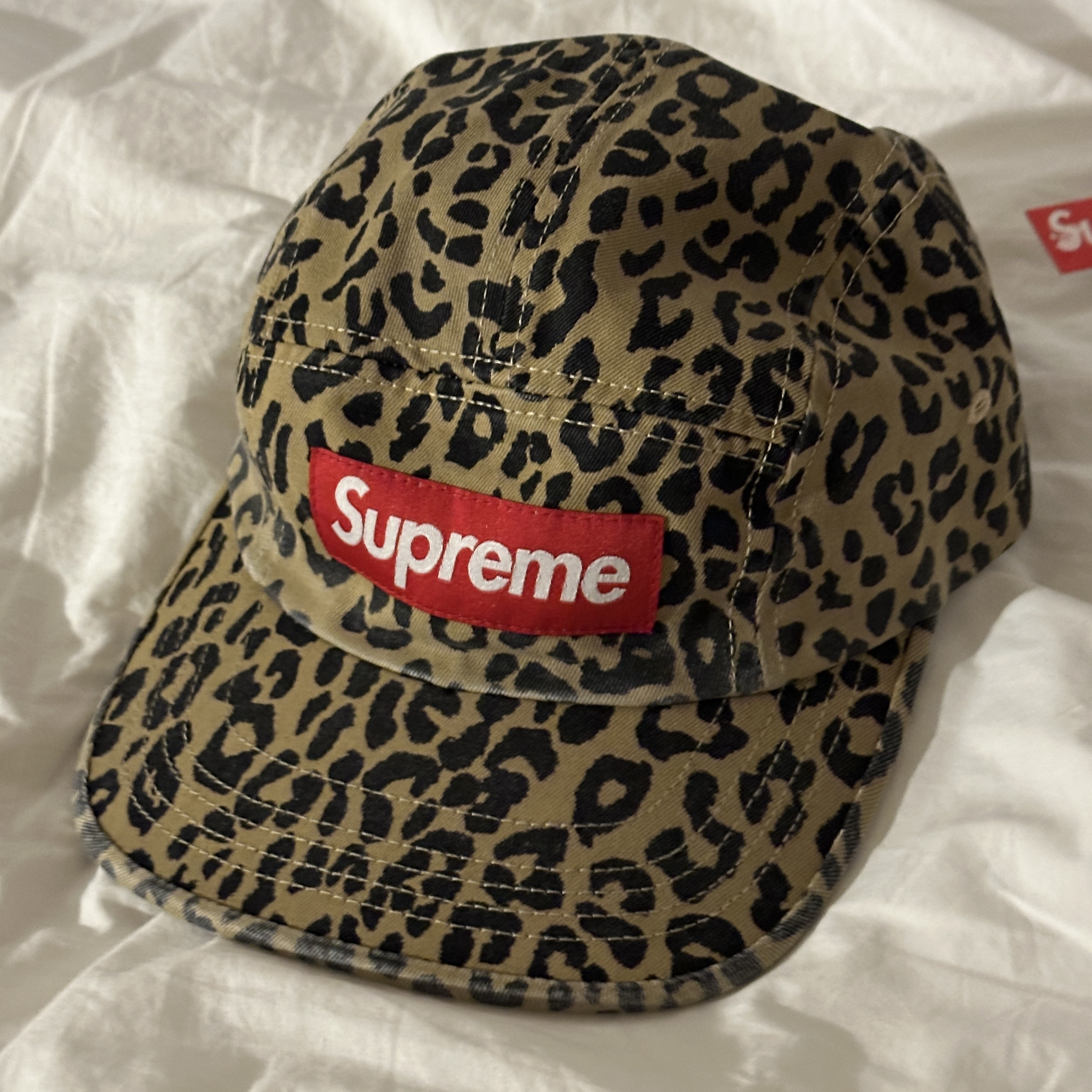 Supreme Washed Chino Twill Camp Cap Leopard - 23FW 착용 스타일 - 2