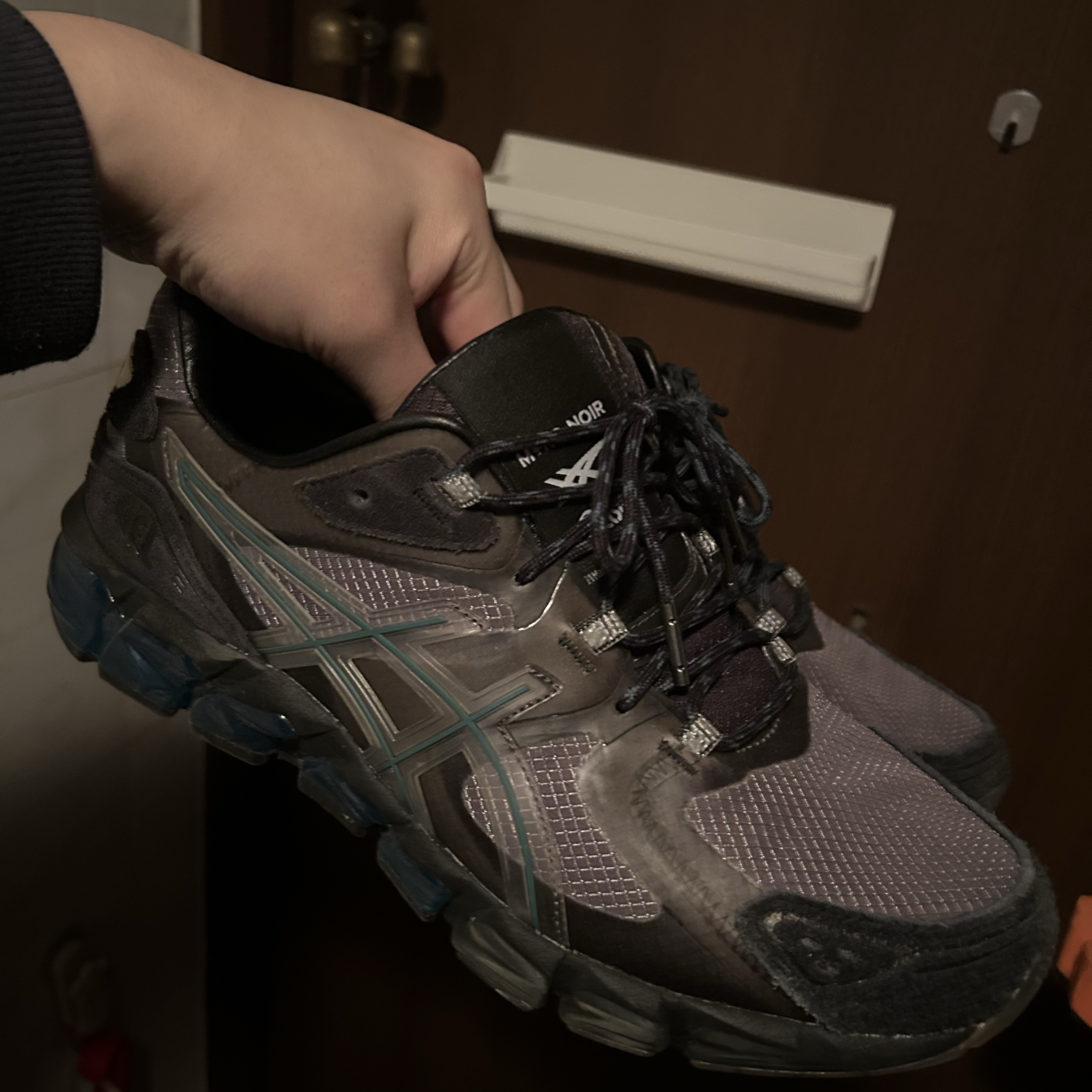 Asics x M+RC Noir Gel-Quantum 180 Graphite Grey 착용 스타일