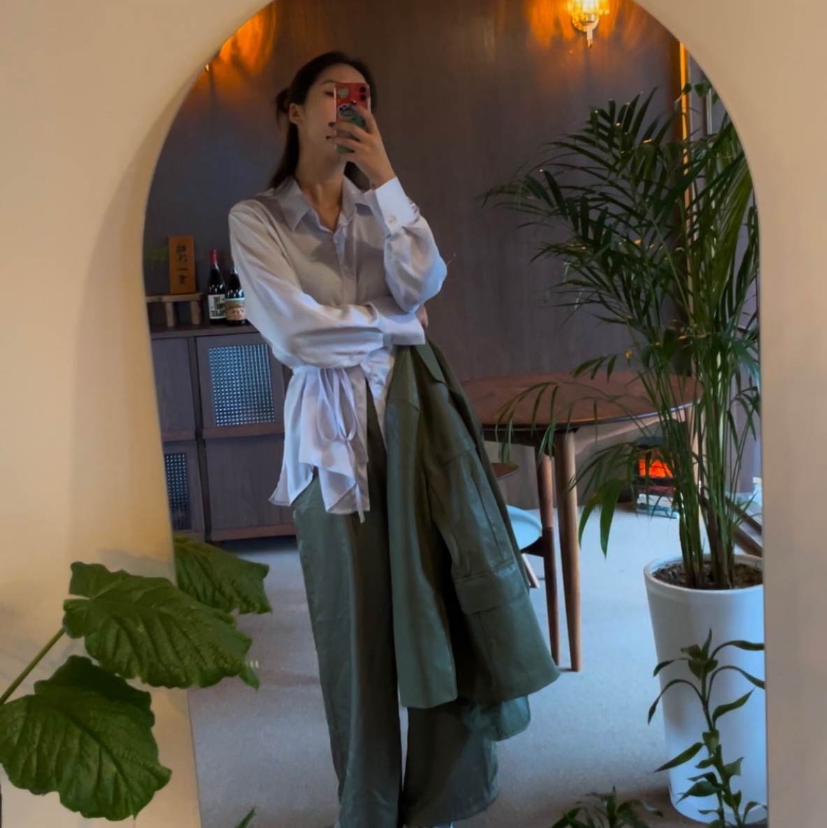 UGG x Palace Tasman Slipper Burnt Olive 착용 스타일 - 2