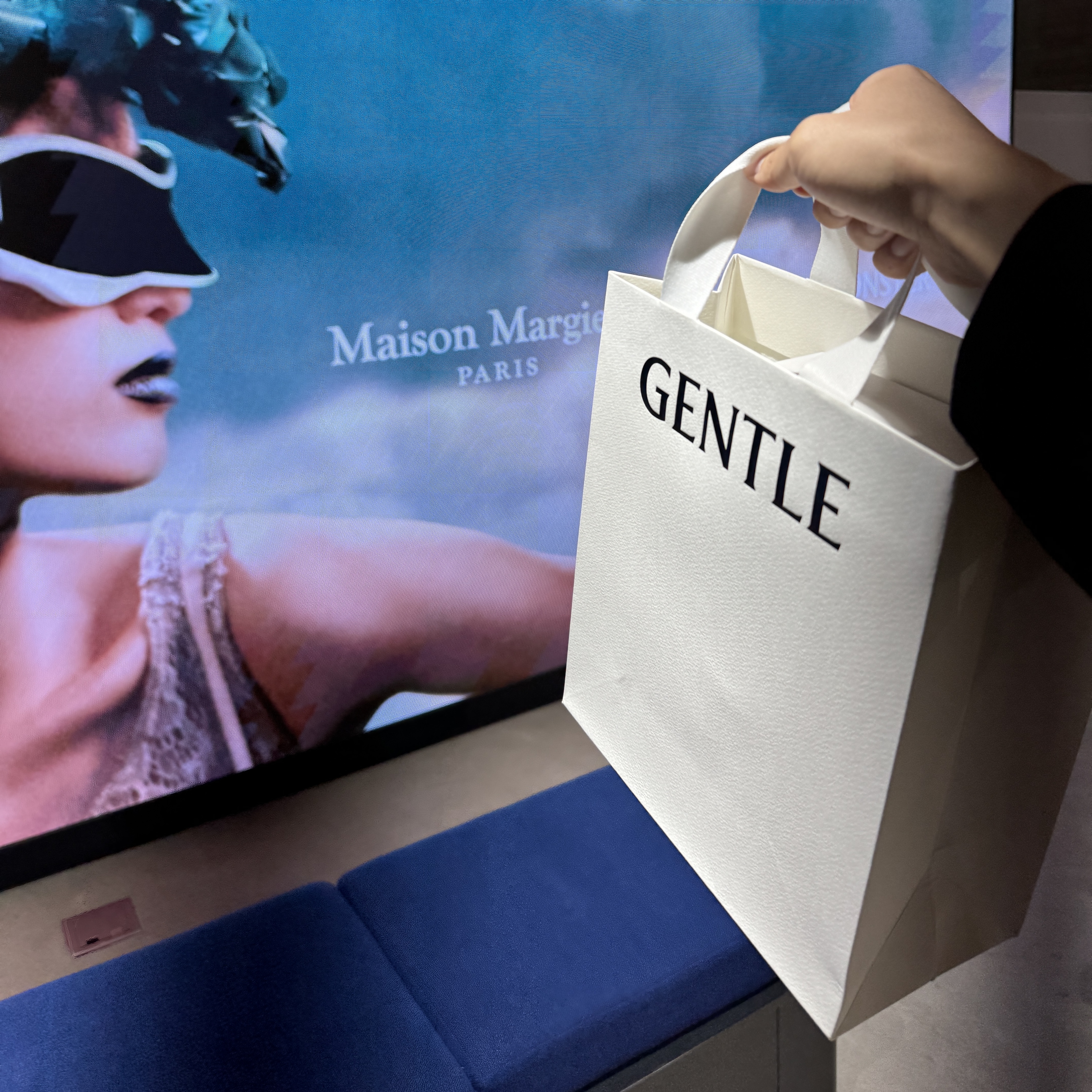 Gentle Monster x Maison Margiela MM105 Black Black, Apple iPhone 15 Pro 128GB White Titanium (Korean Ver.) 착용 스타일 - 3