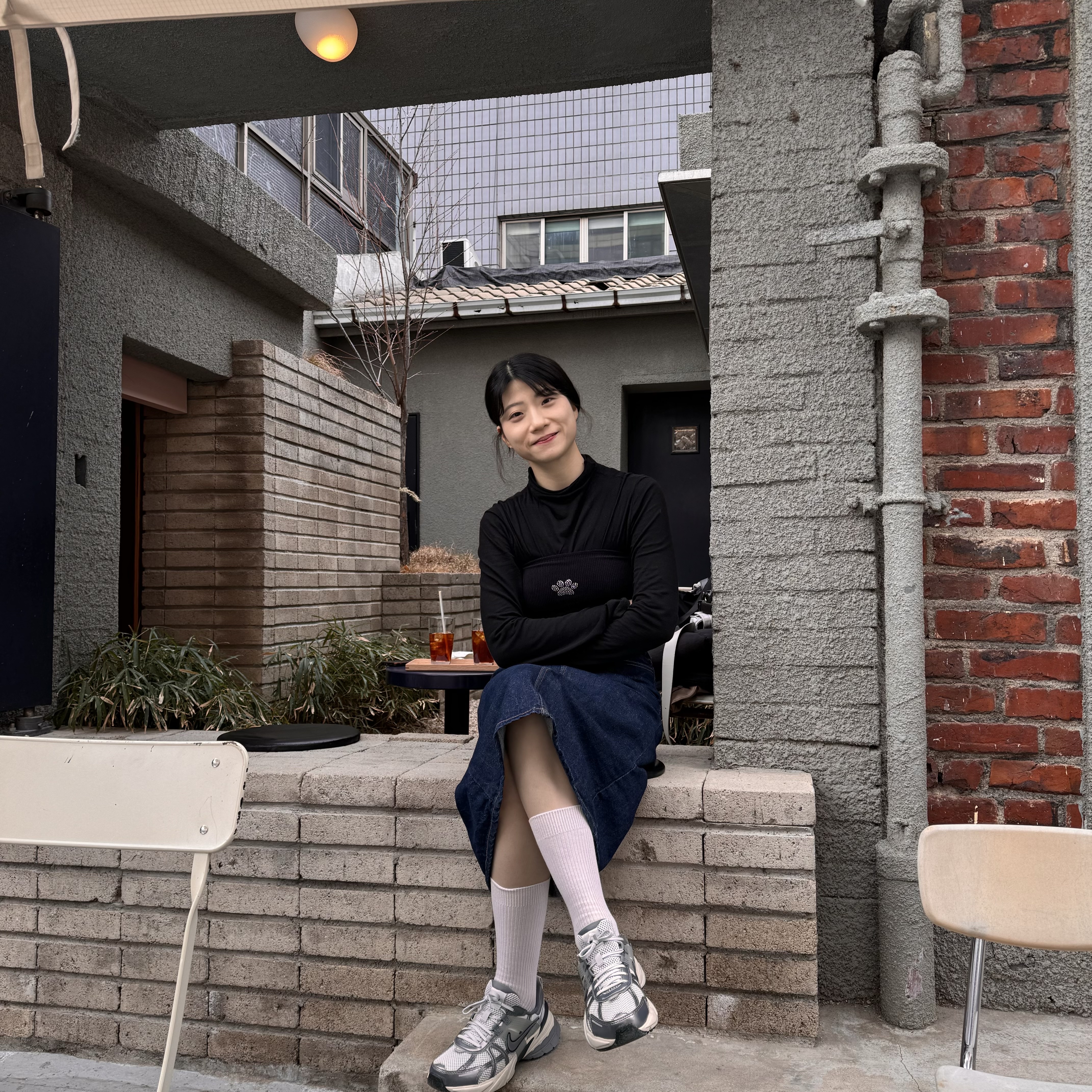 Nike V2K Run Pure Platinum Wolf Grey 착용 스타일 - 3